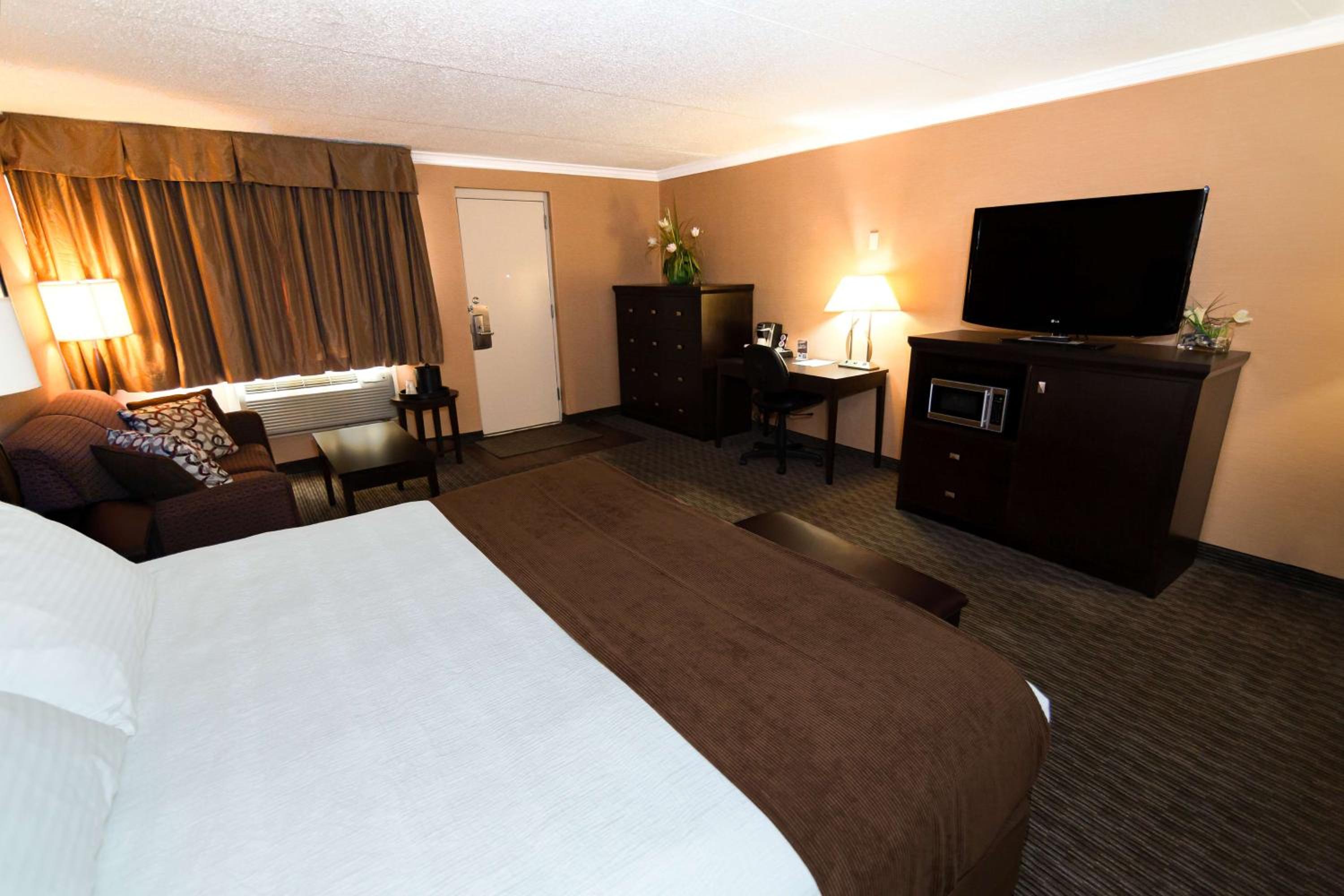 Superior King Suite with Work Desk - Non-Smoking photo 2