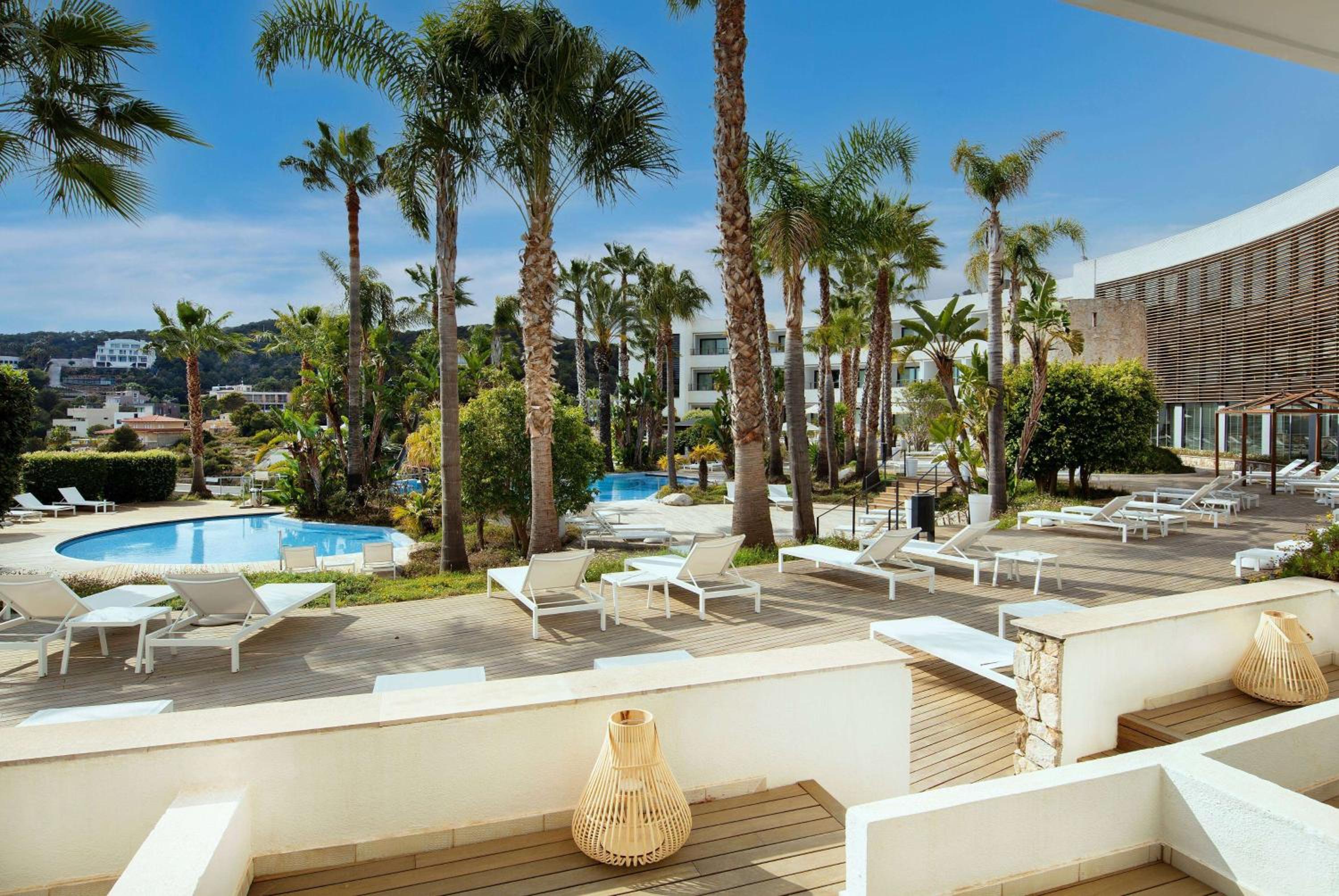 Deluxe Oasis Room - Poolside Access - Photo 2