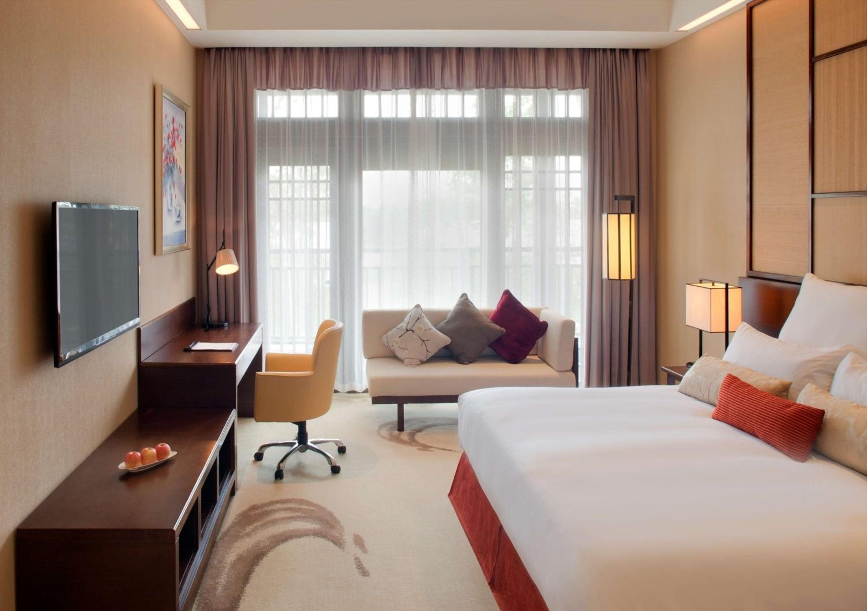 Junior King Suite photo 3
