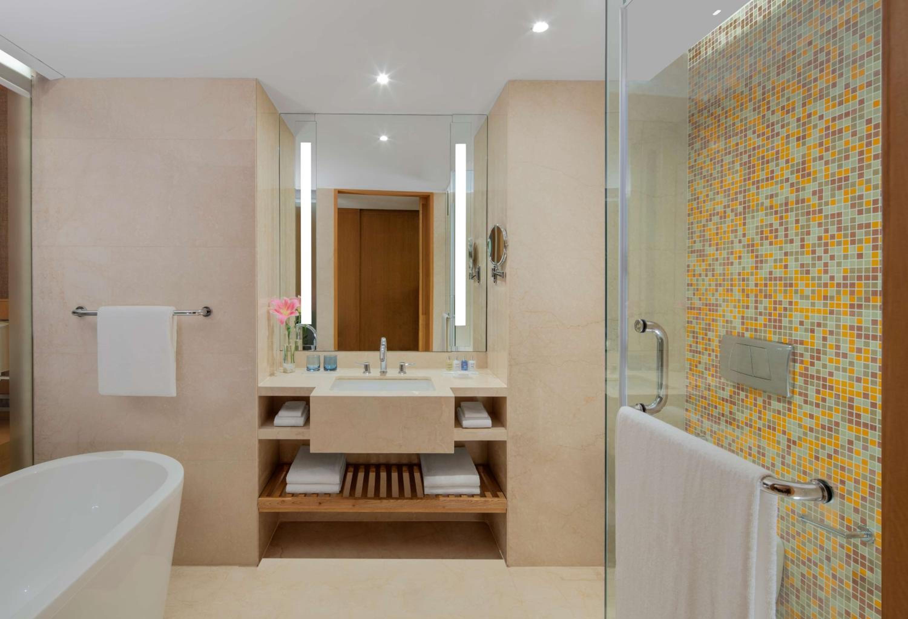 Business Class Room with Bath tube with Complimentary One Way Airport Transfer , 20% discount on Laundry Services , 15% of on Food & Soft Beverages and Complimentary In-Room Refreshments with Cookie Platter provided one per stay photo 3