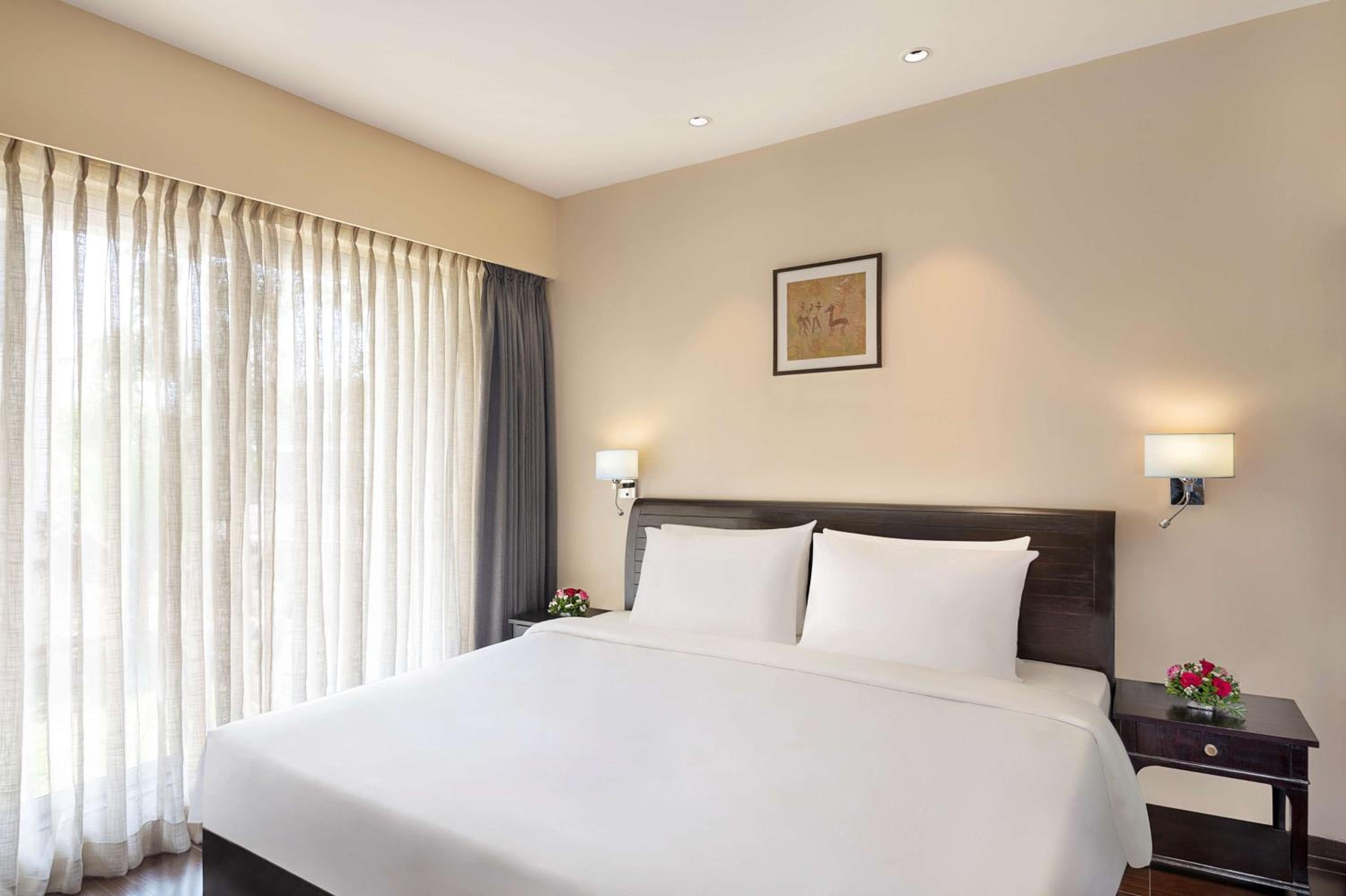 Deluxe Room with Balcony photo 2