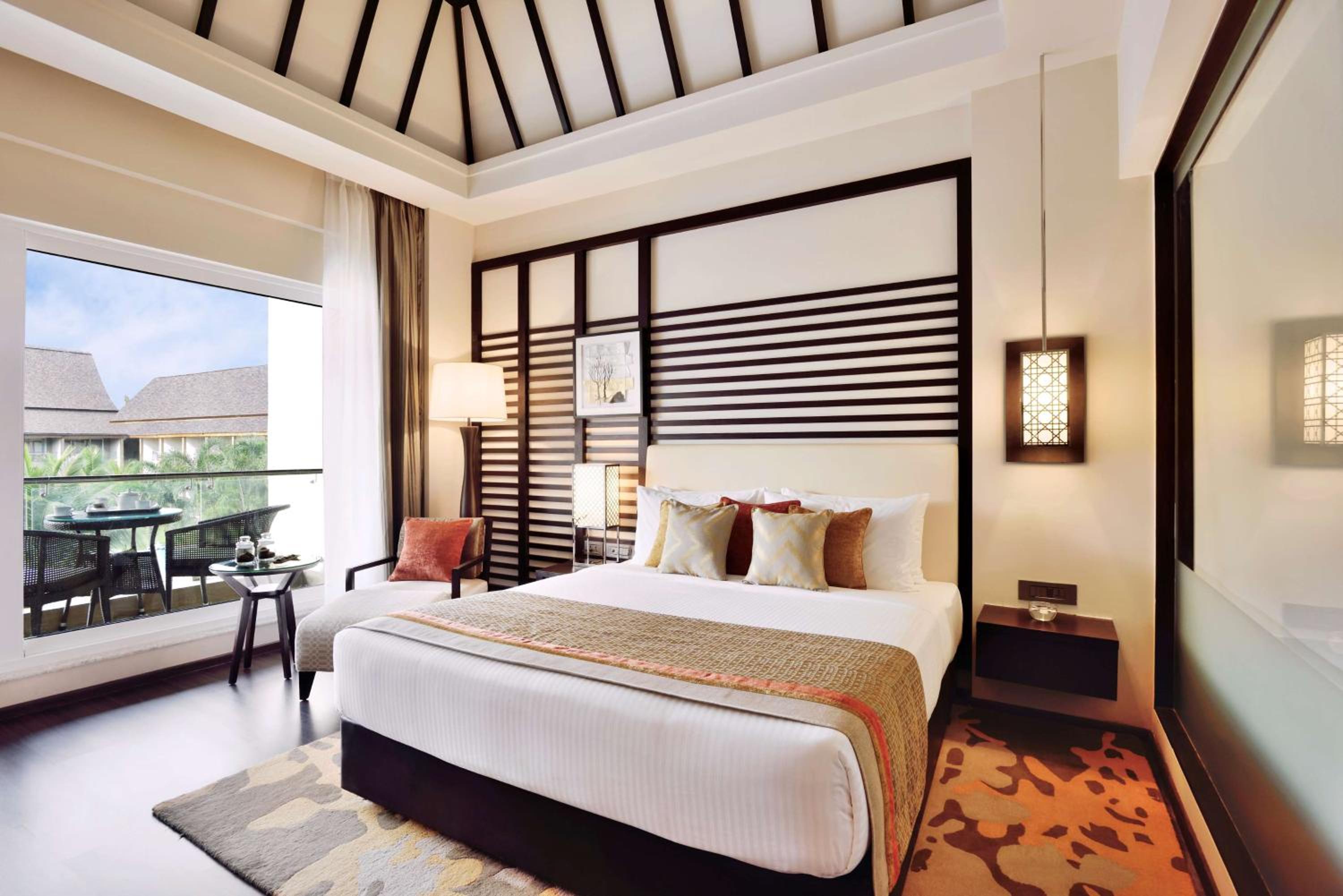 Deluxe Room with Balcony photo 3