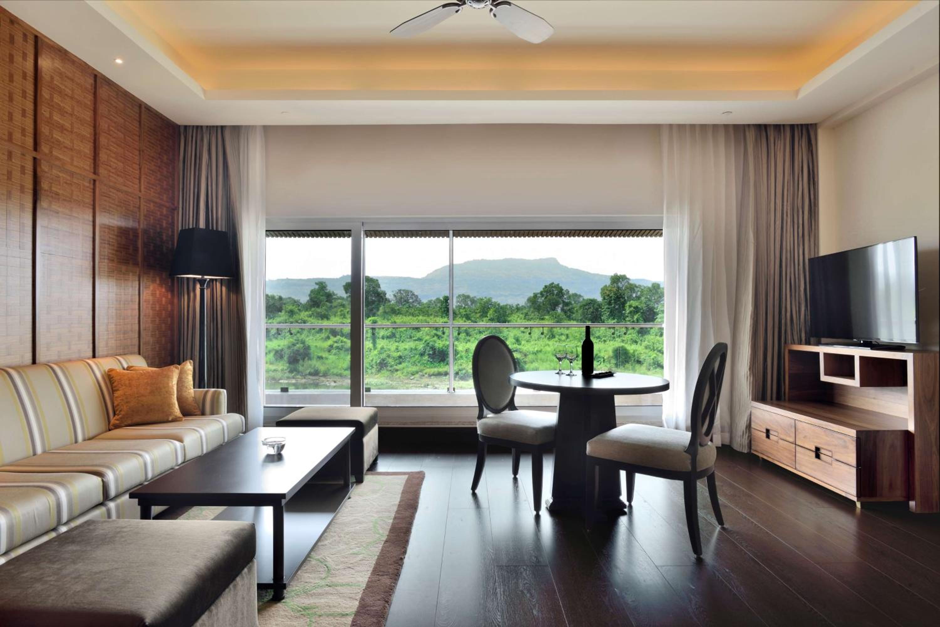 Deluxe Suite photo 2