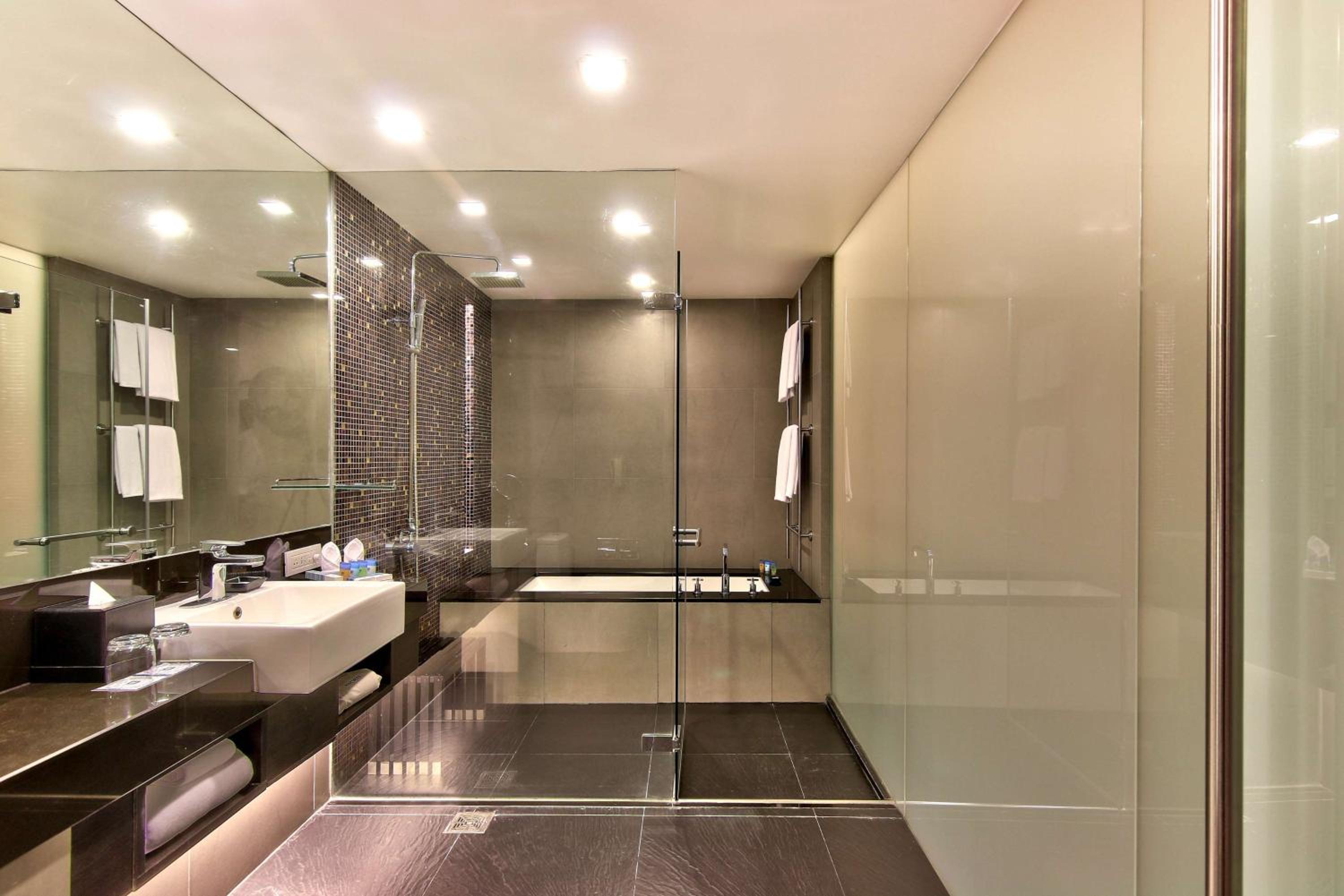 Junior Suite with City View photo 2