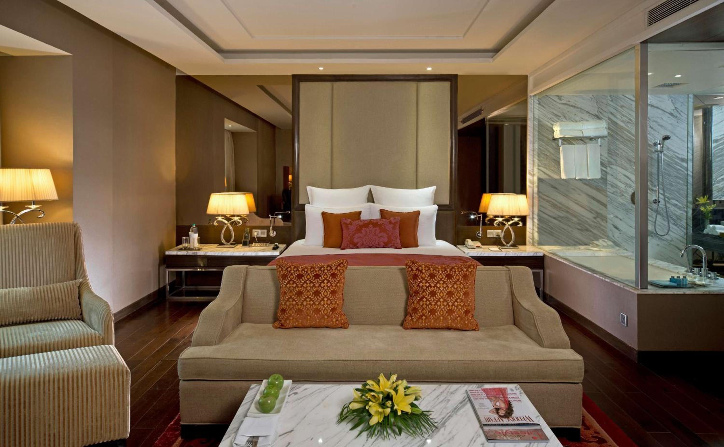 Junior Suite with Bathtub Non Smoking Room with 02 beer or 02 Pegs(IMFL) or 02 Mocktails and 02 pcs laundry, Complimentary INR 500 Hotel Credit on min usage of INR 2000 at market place restaurant on Food & Soft Beverages, 50% off on Mini Bar  photo 2