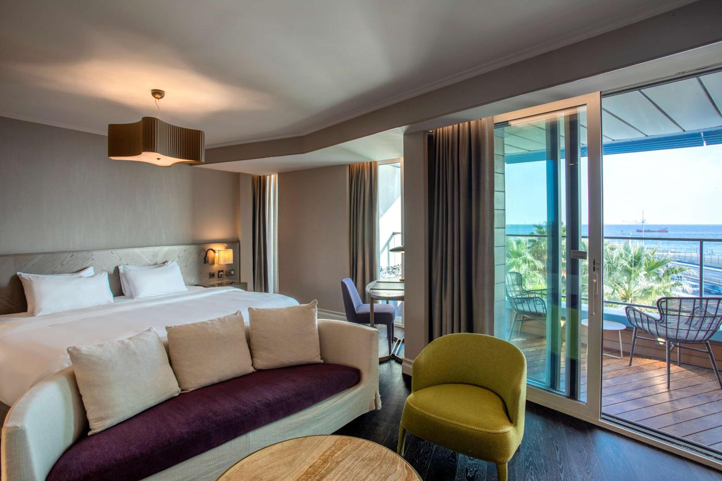 Junior Suite with Balcony and Sea View - Photo 19
