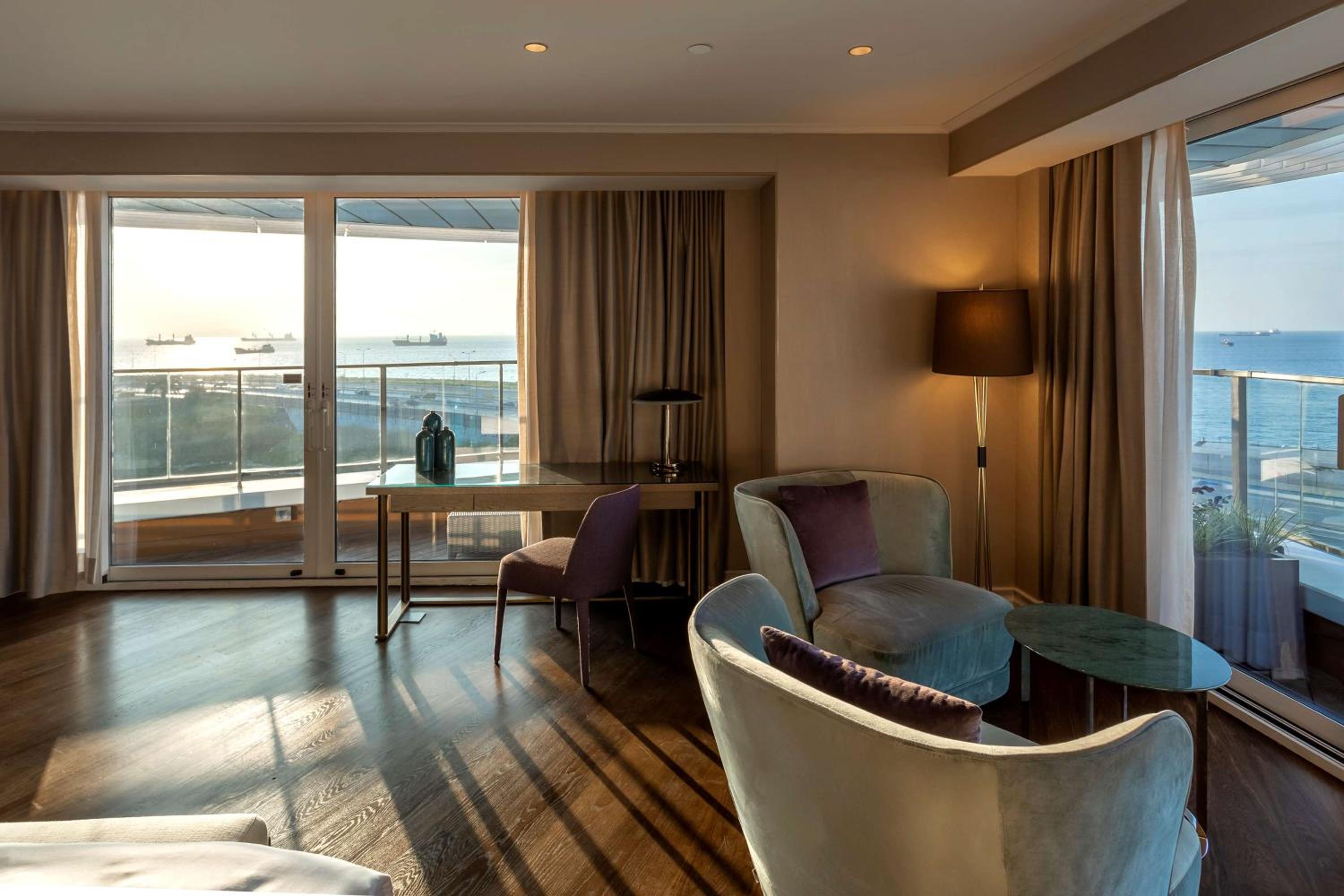 Suite with Balcony and Sea View