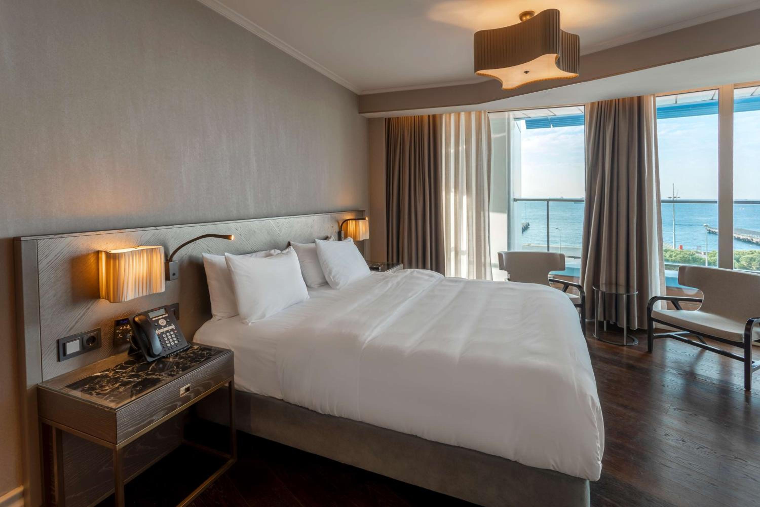 Suite with Balcony and Sea View