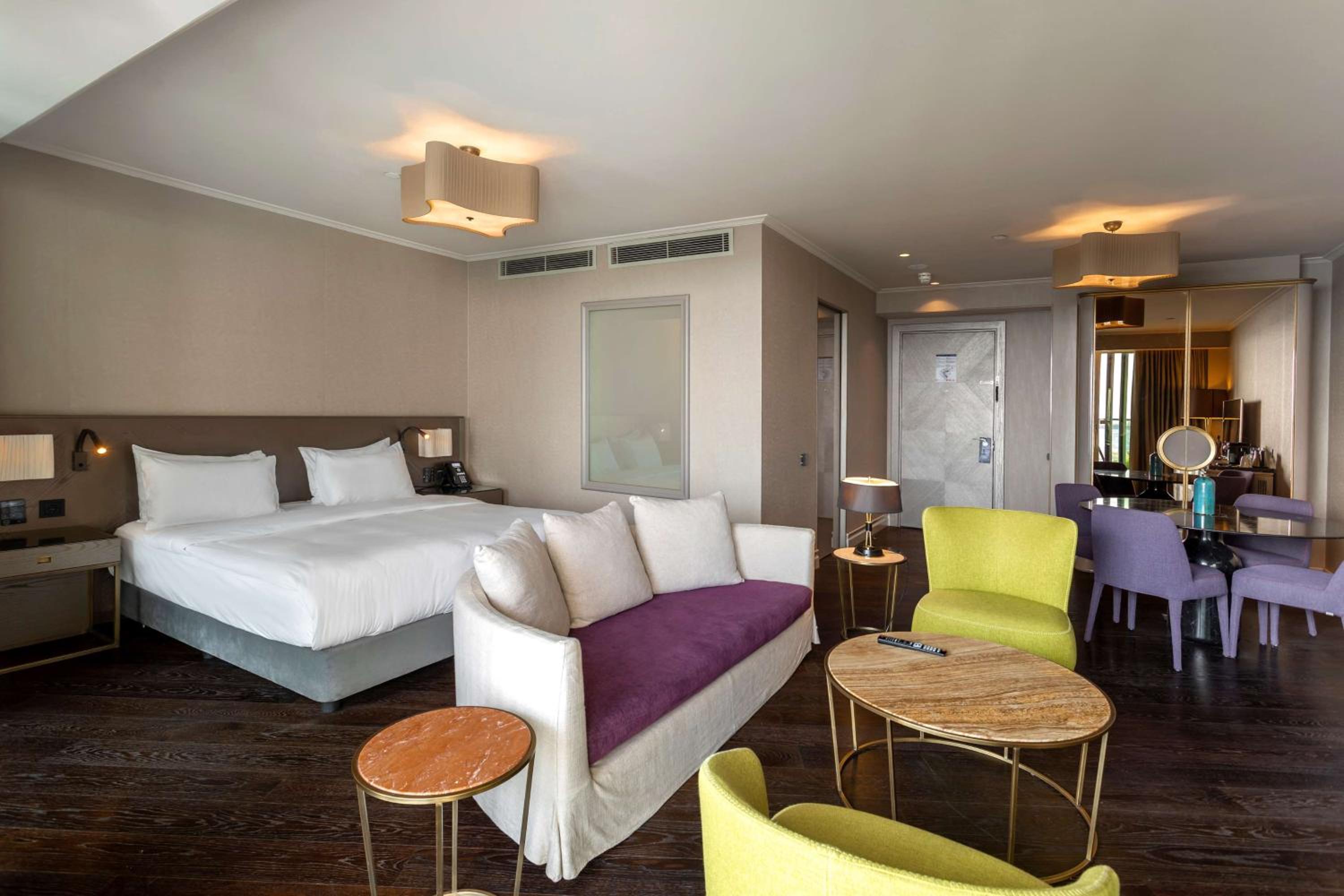 Suite with Balcony and Sea View