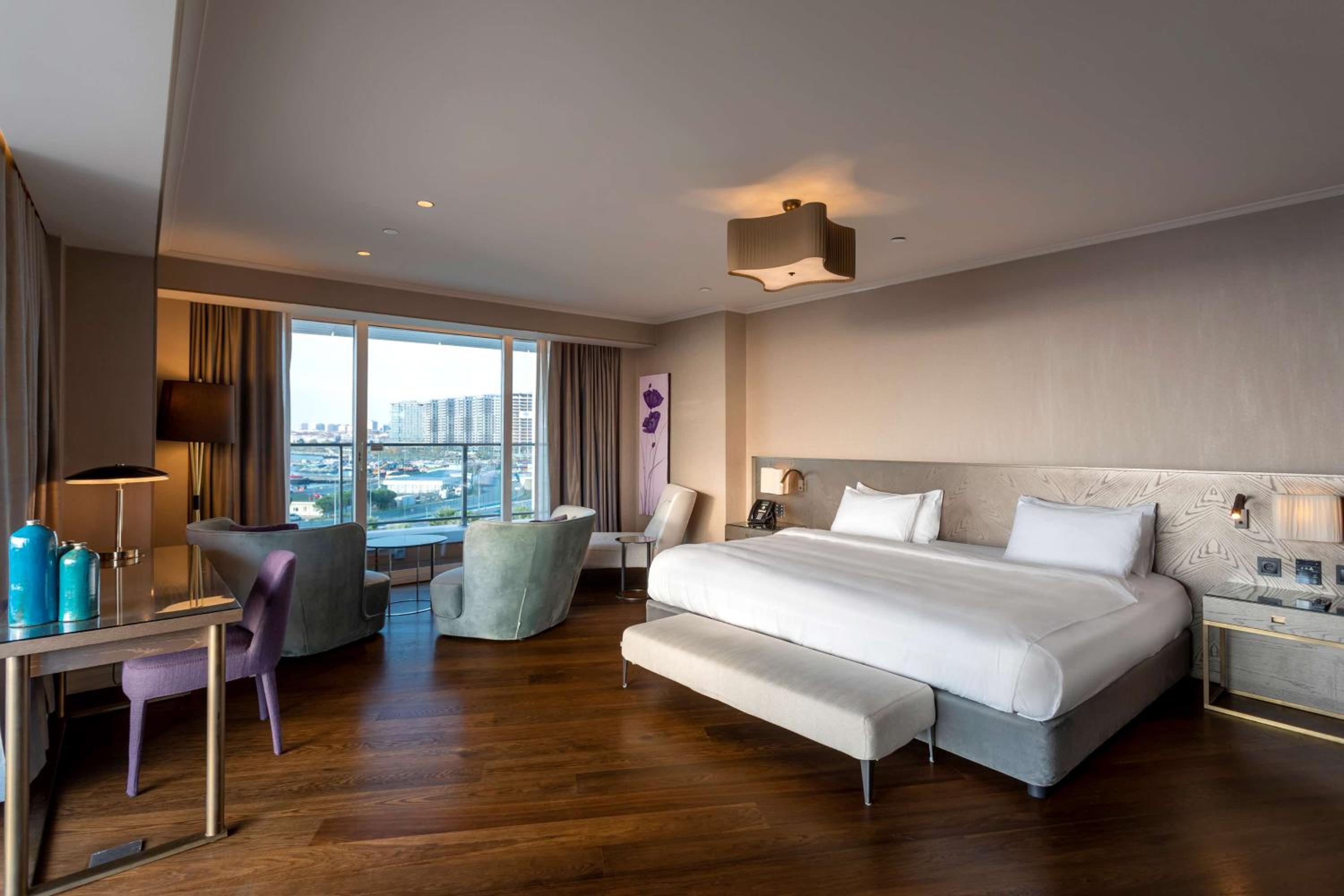 Suite with Balcony and Sea View thumbnail 6