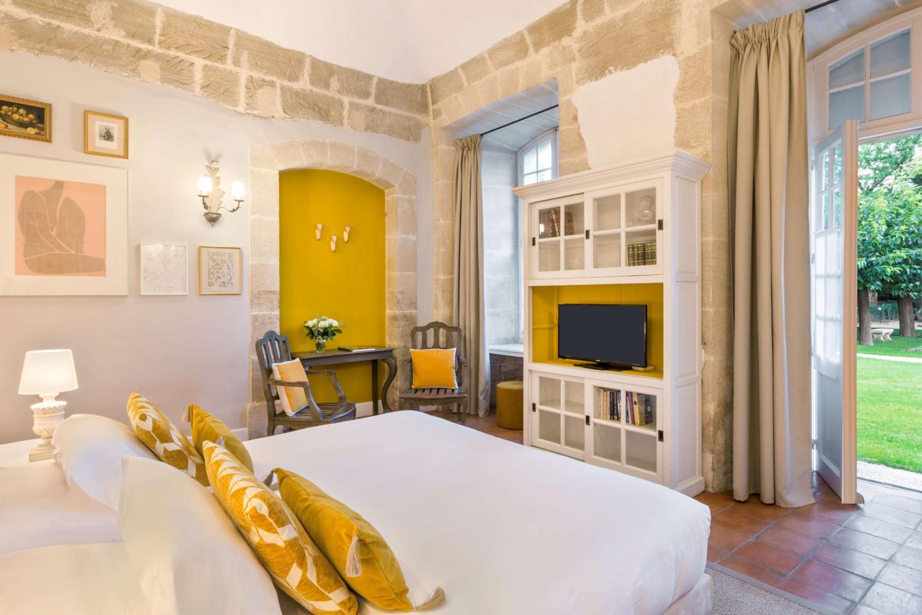 Deluxe Queen Room with Garden Side - Non-Smoking/Main Building
