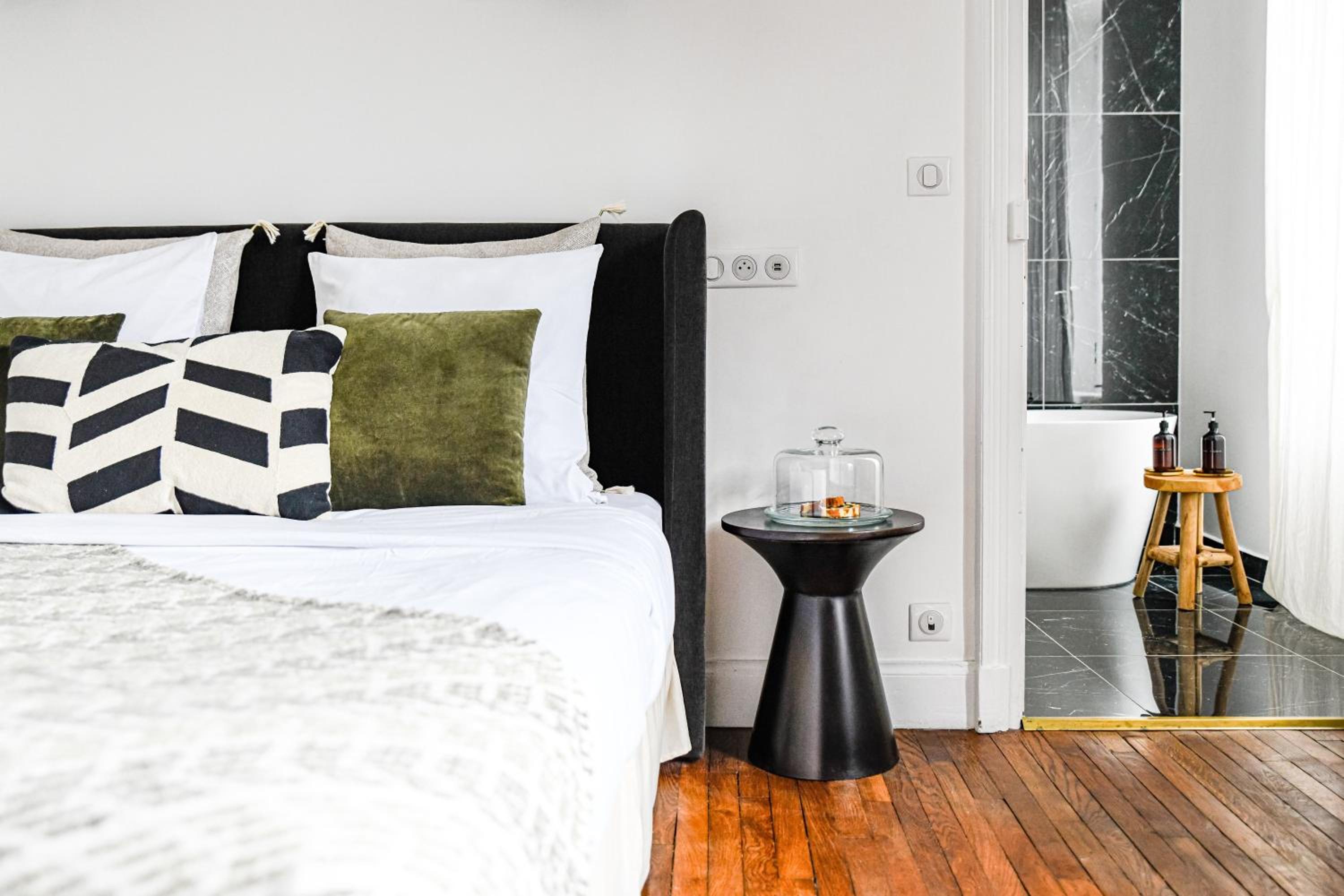 Deluxe Double Room with Bath photo 2