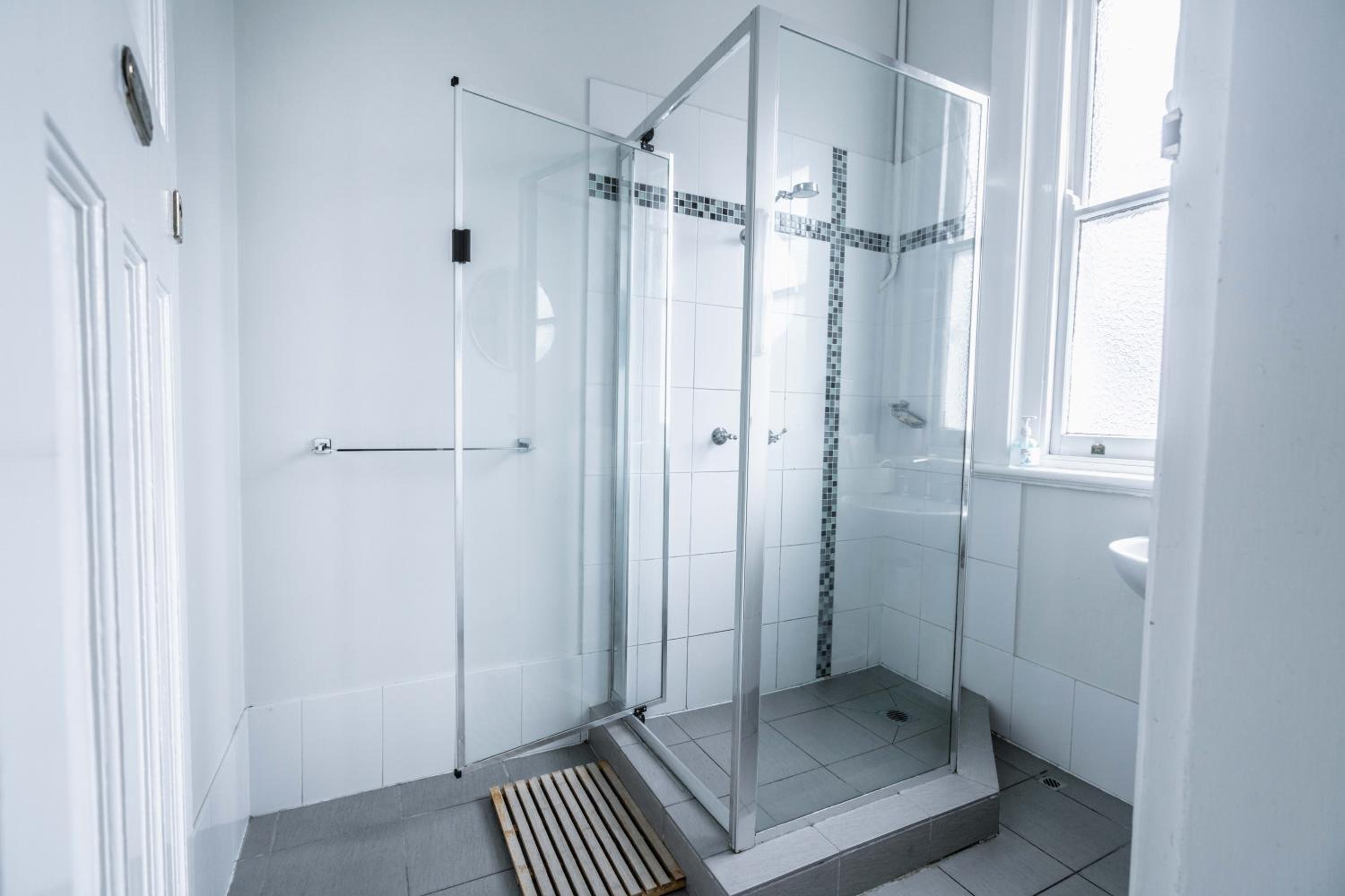 Twin Room with Shared Bathroom photo 2
