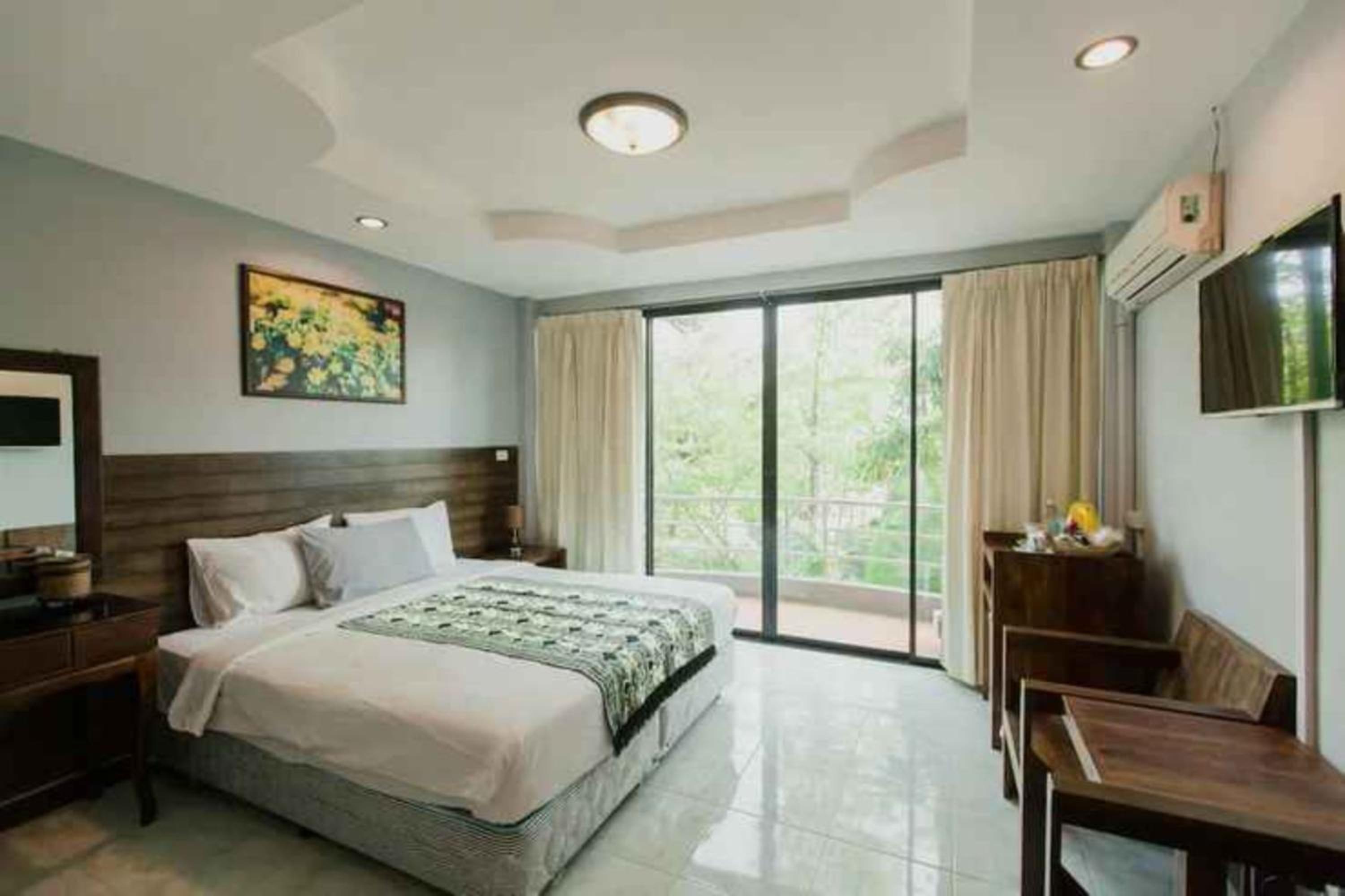 Standard King Room photo 1