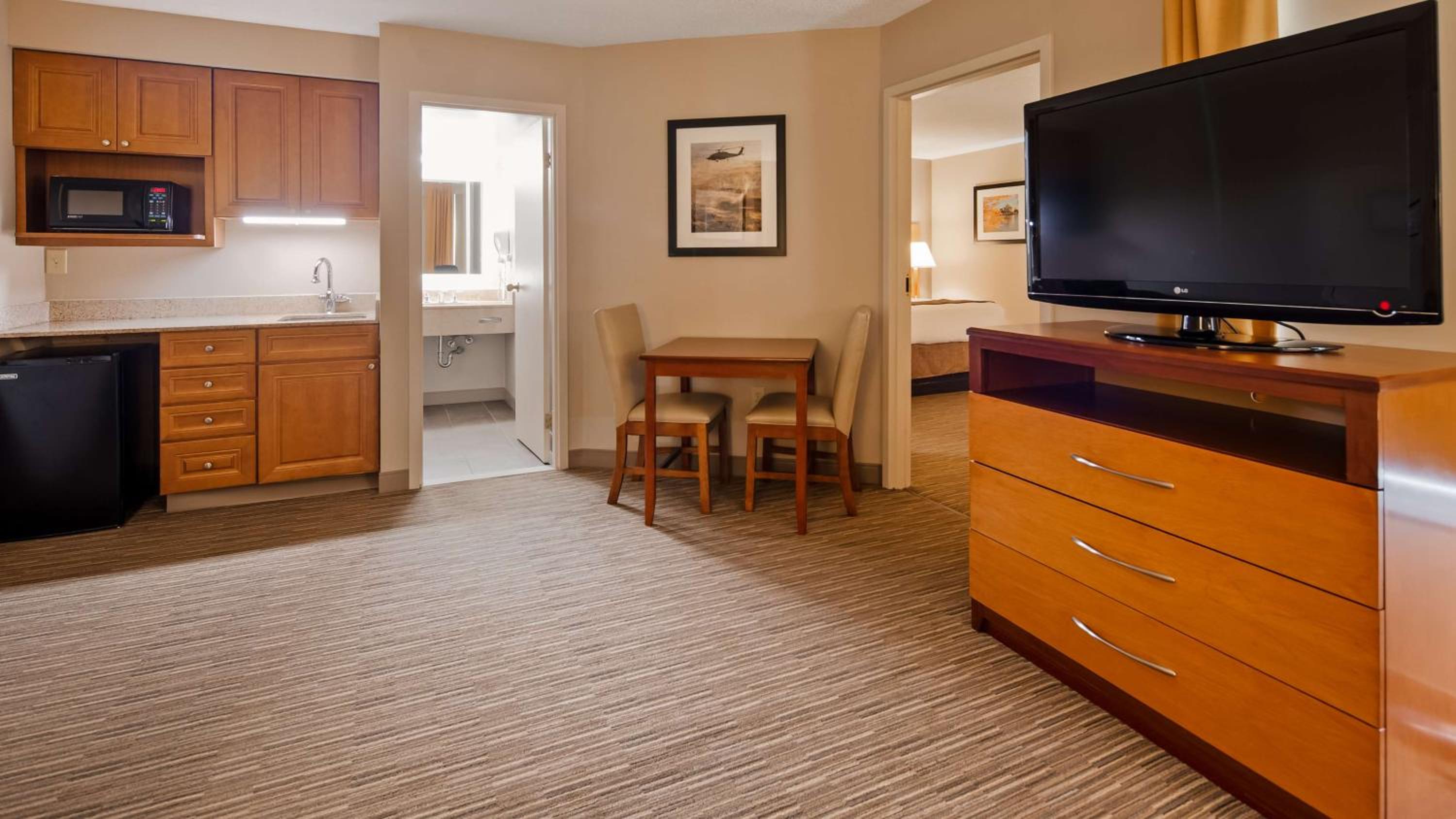 King Suite with Sofa Bed - Photo 4