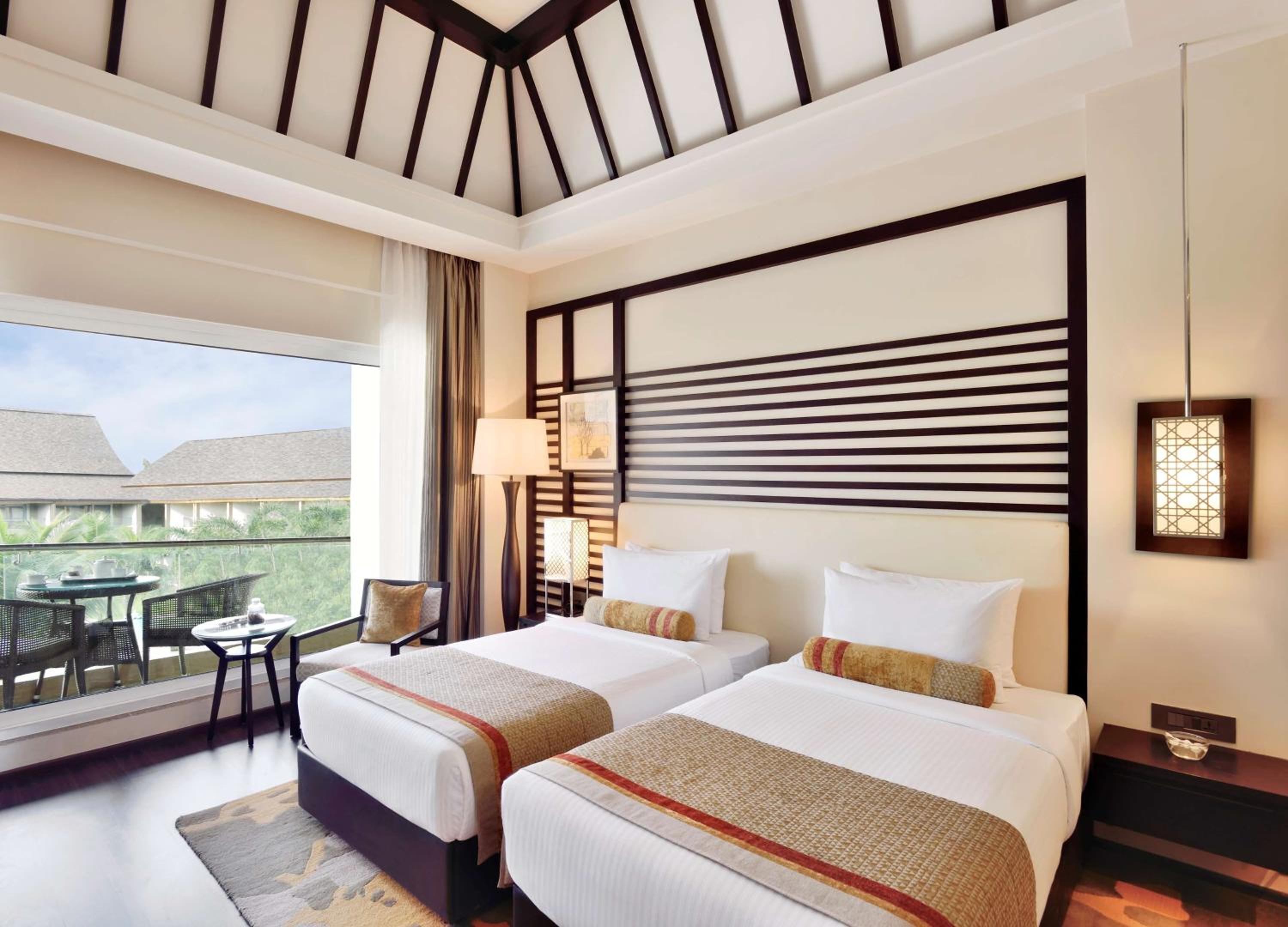 Deluxe Room with Balcony photo 1
