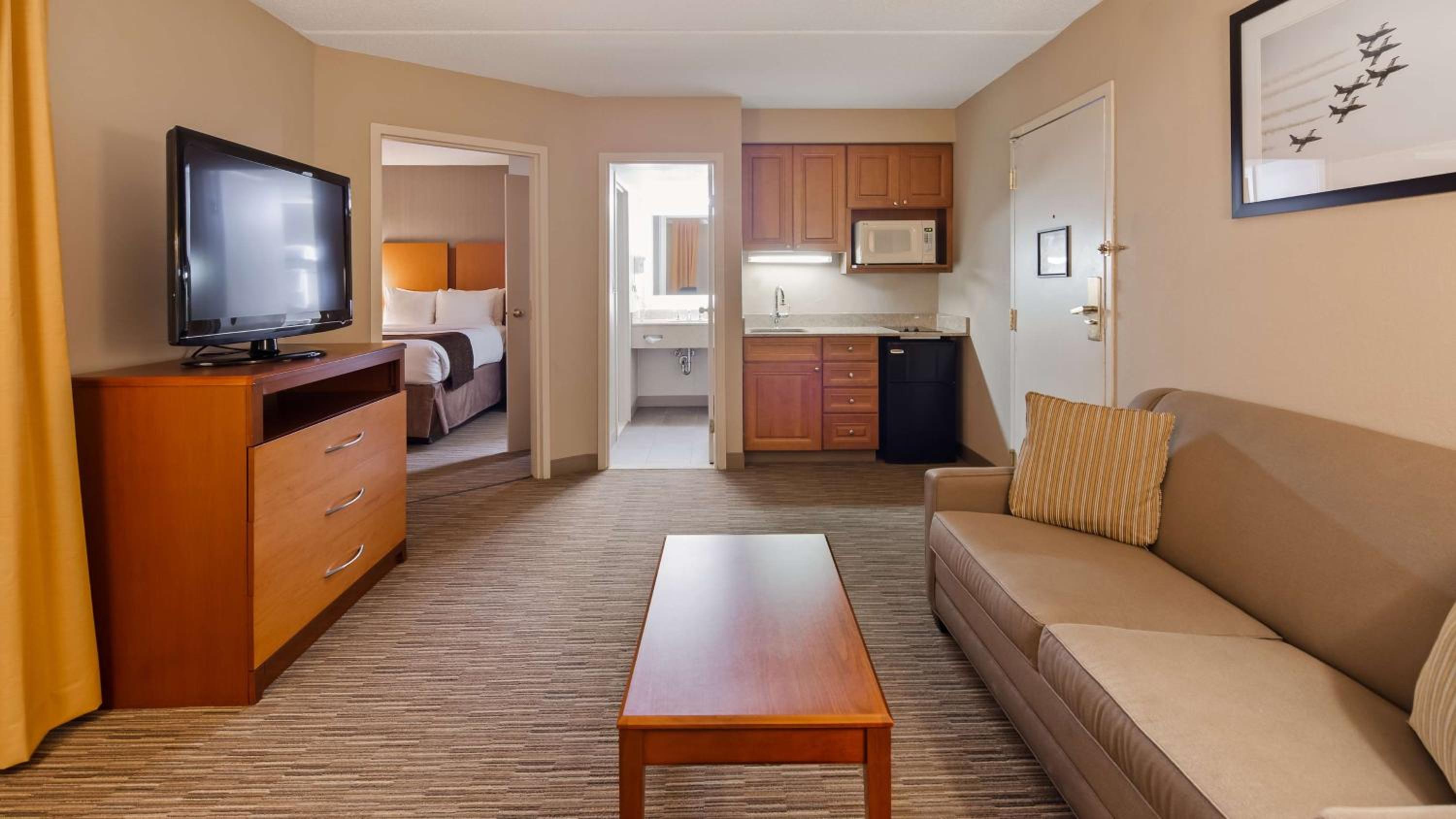 King Suite with Sofa Bed - Photo 8