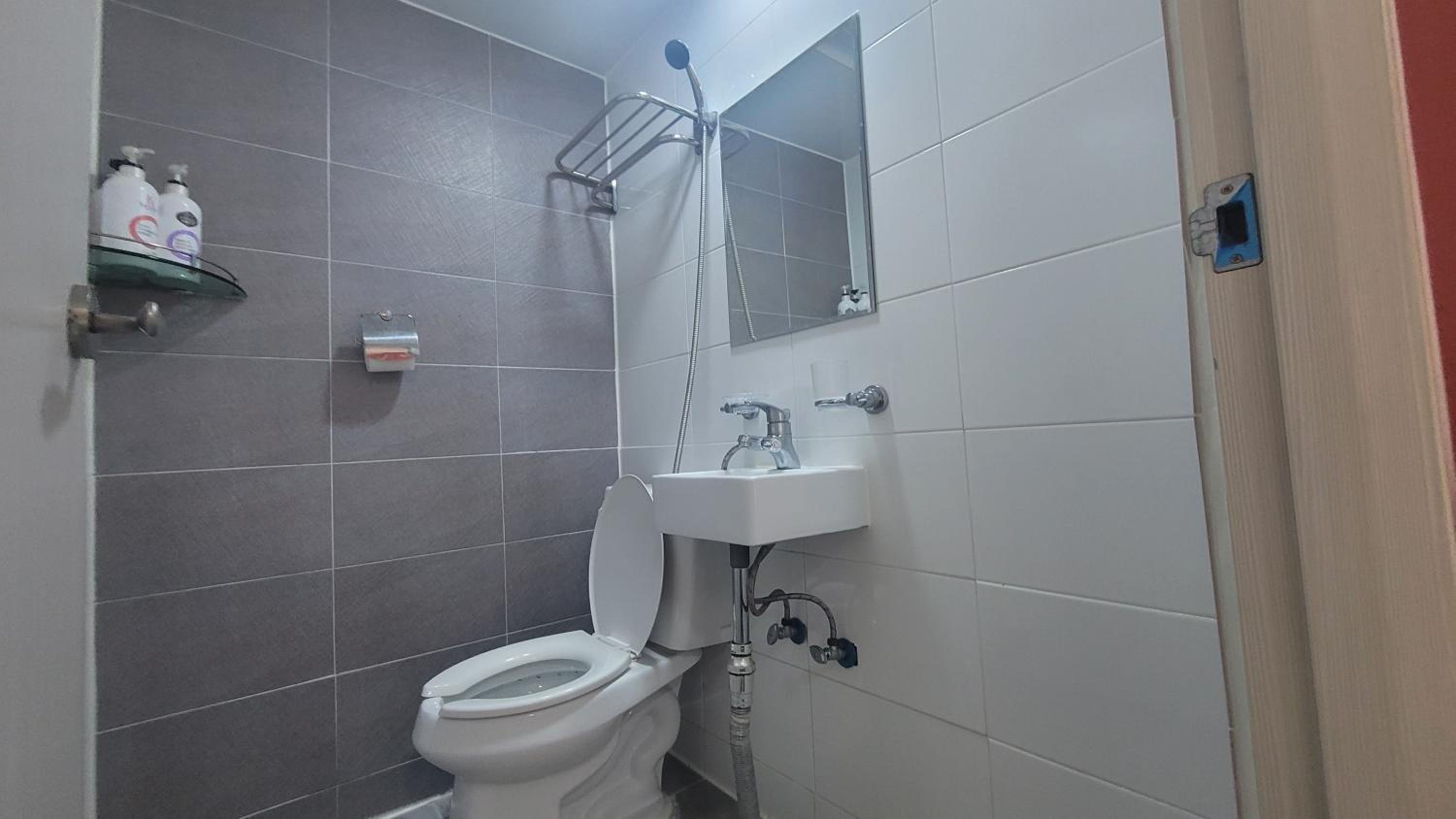 Double Room with Private Bathroom - Photo 9