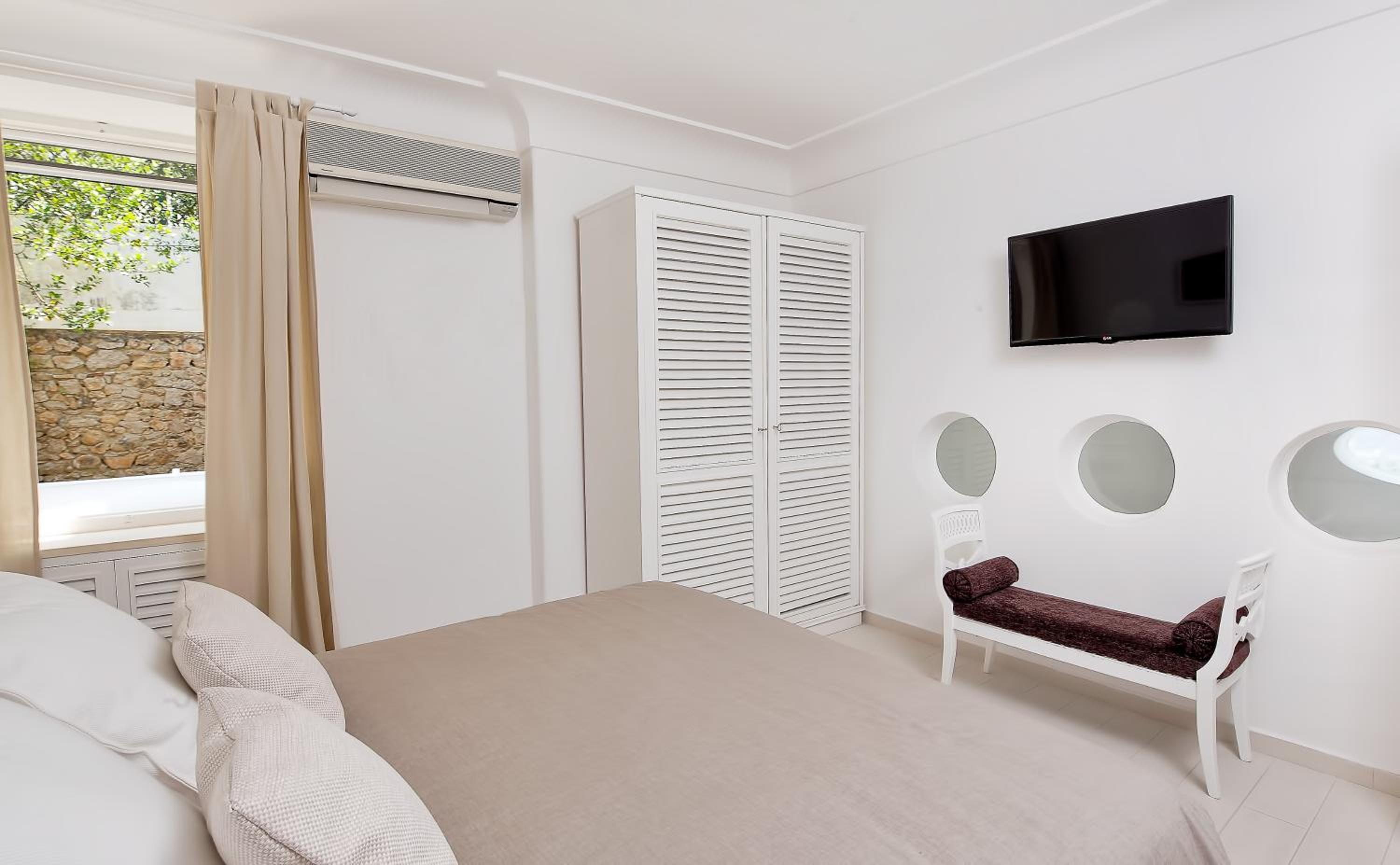 One-Bedroom Apartment with Terrace and Sea View - Split Level photo 1