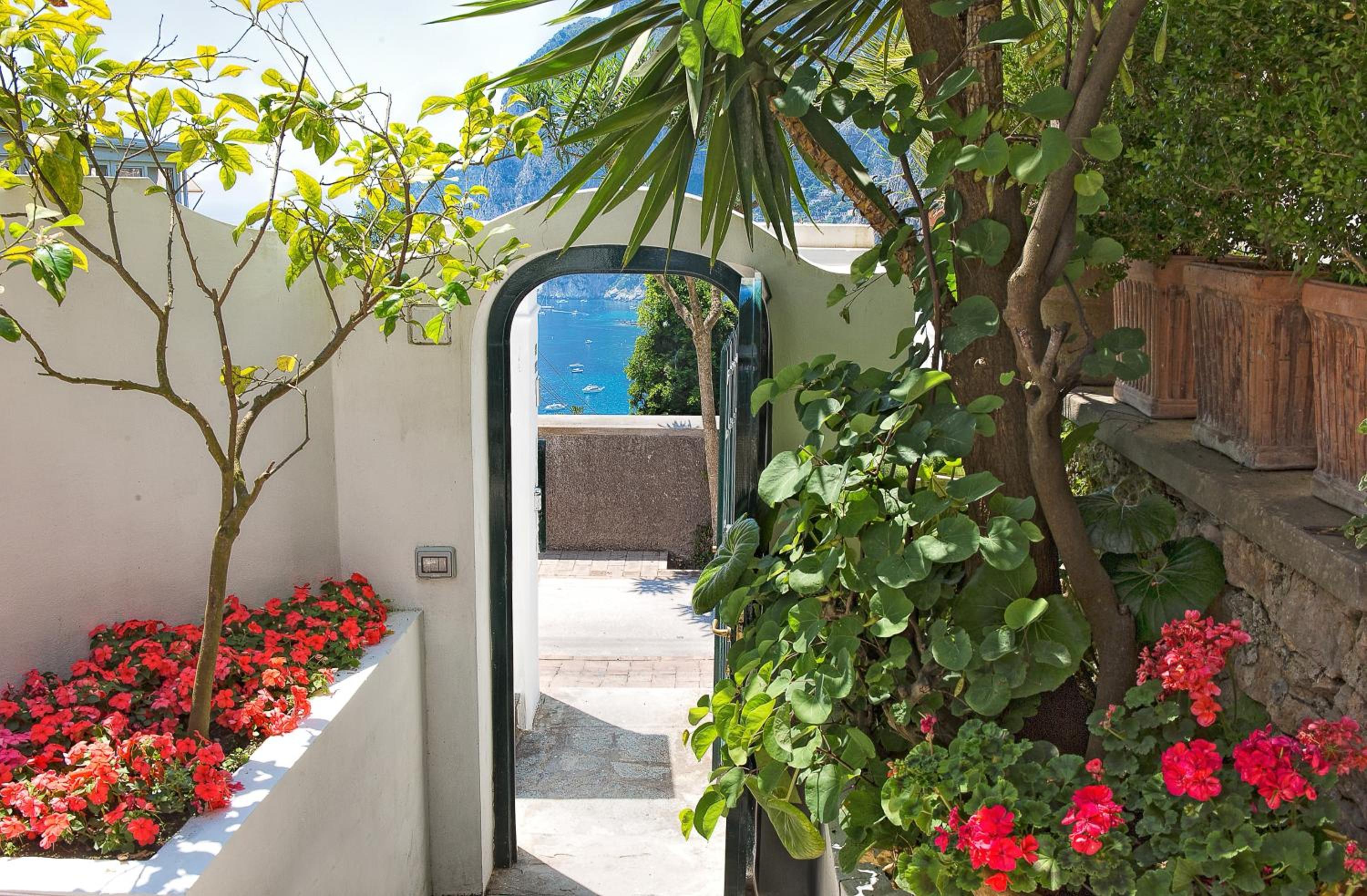 One-Bedroom Apartment with Terrace and Sea View - Split Level photo 2