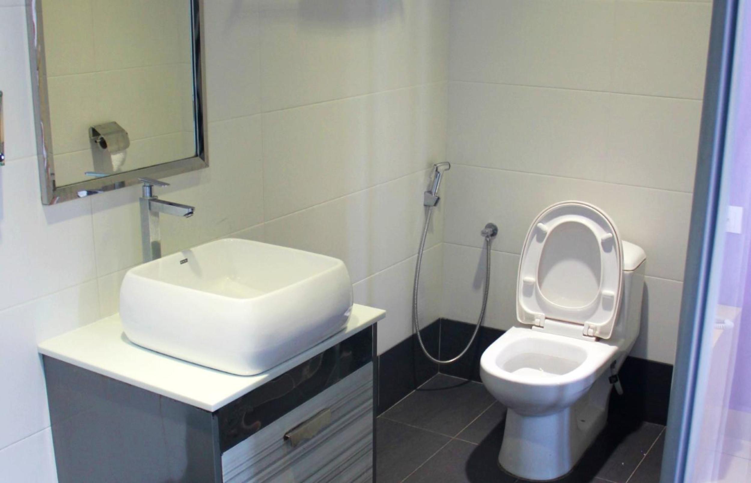 Standard Room with No Window - Photo 7