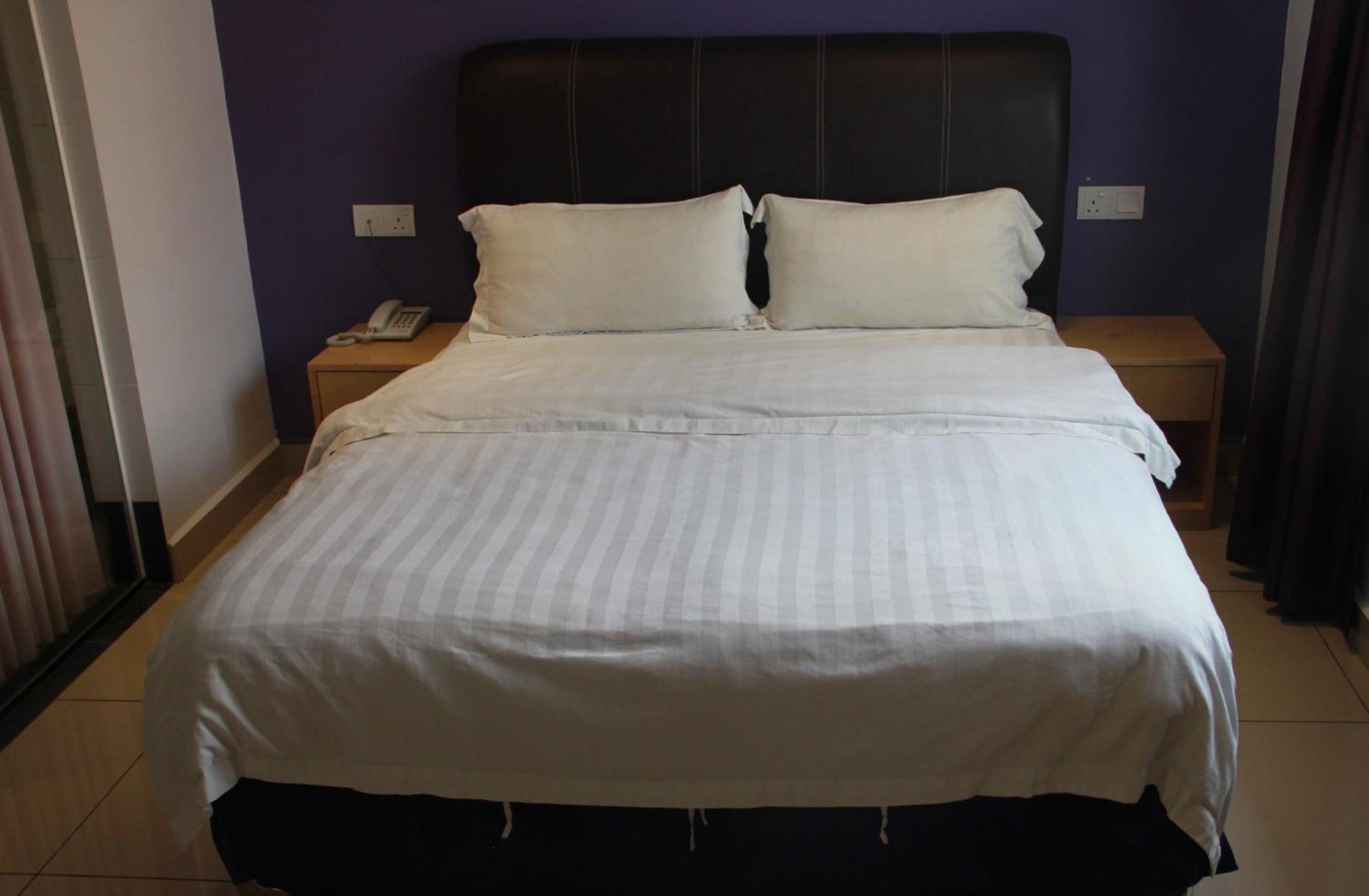 Standard Room with No Window - Photo 1