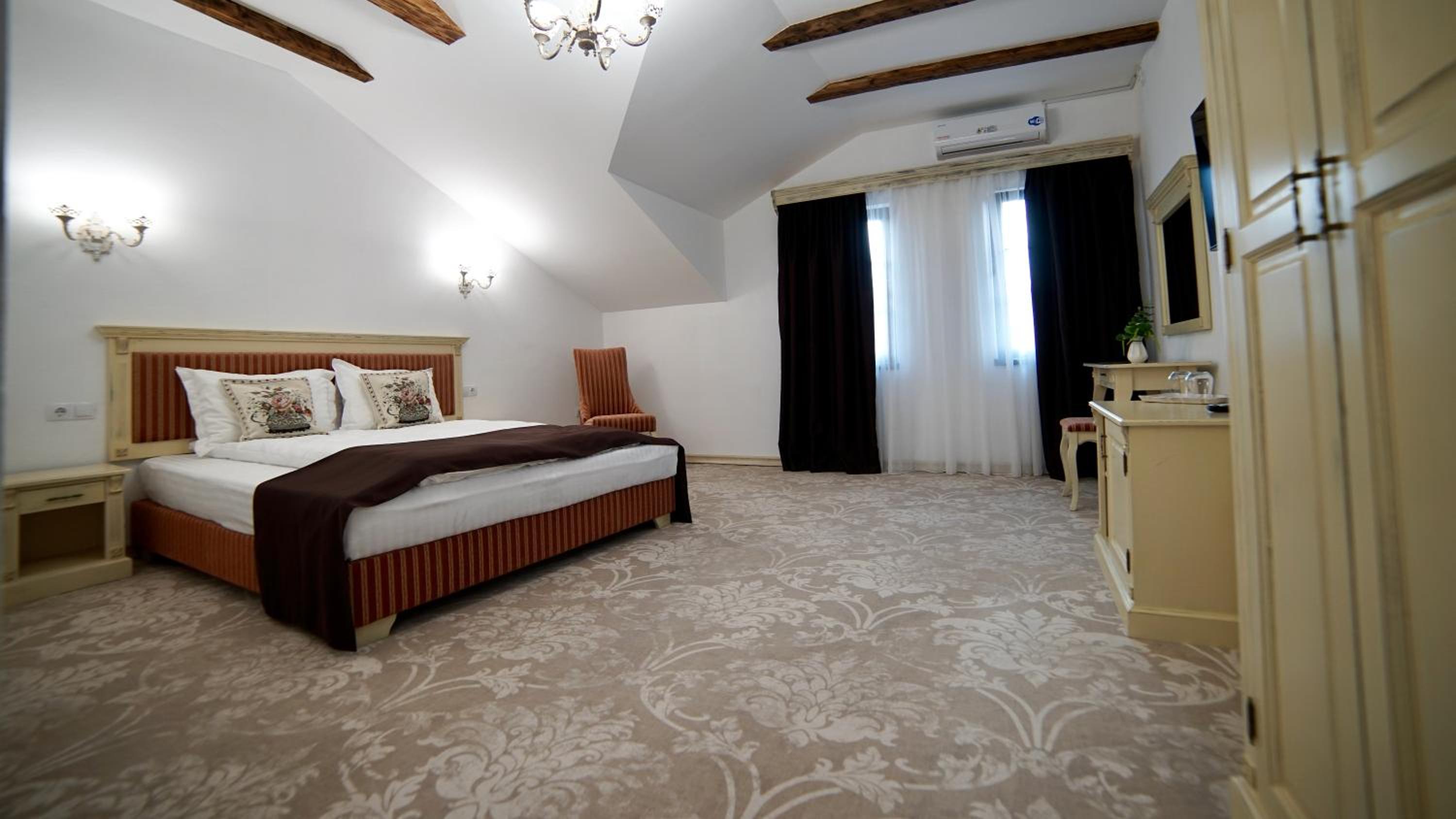 Standard Double Room - Photo 5