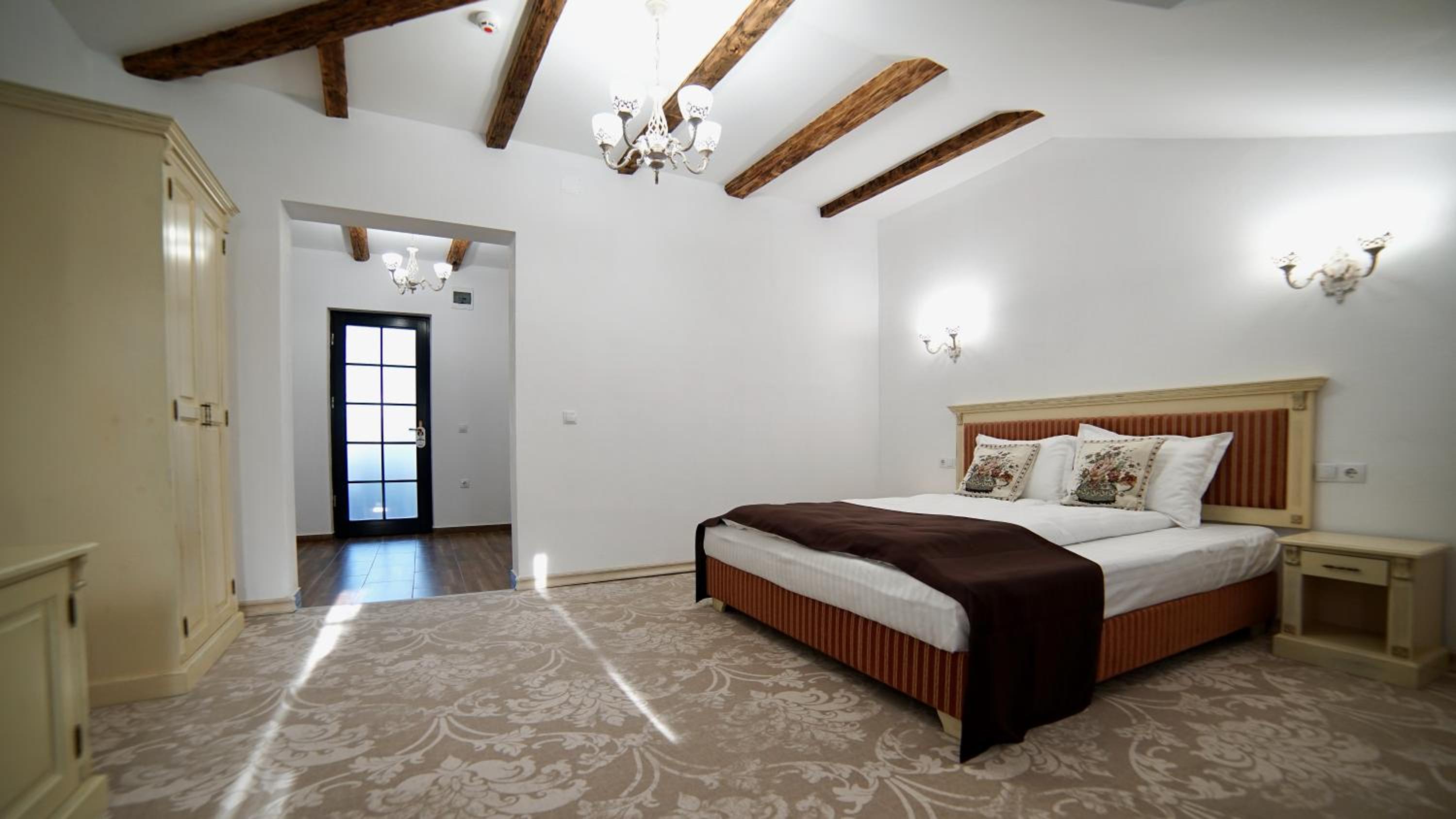 Standard Double Room - Photo 6