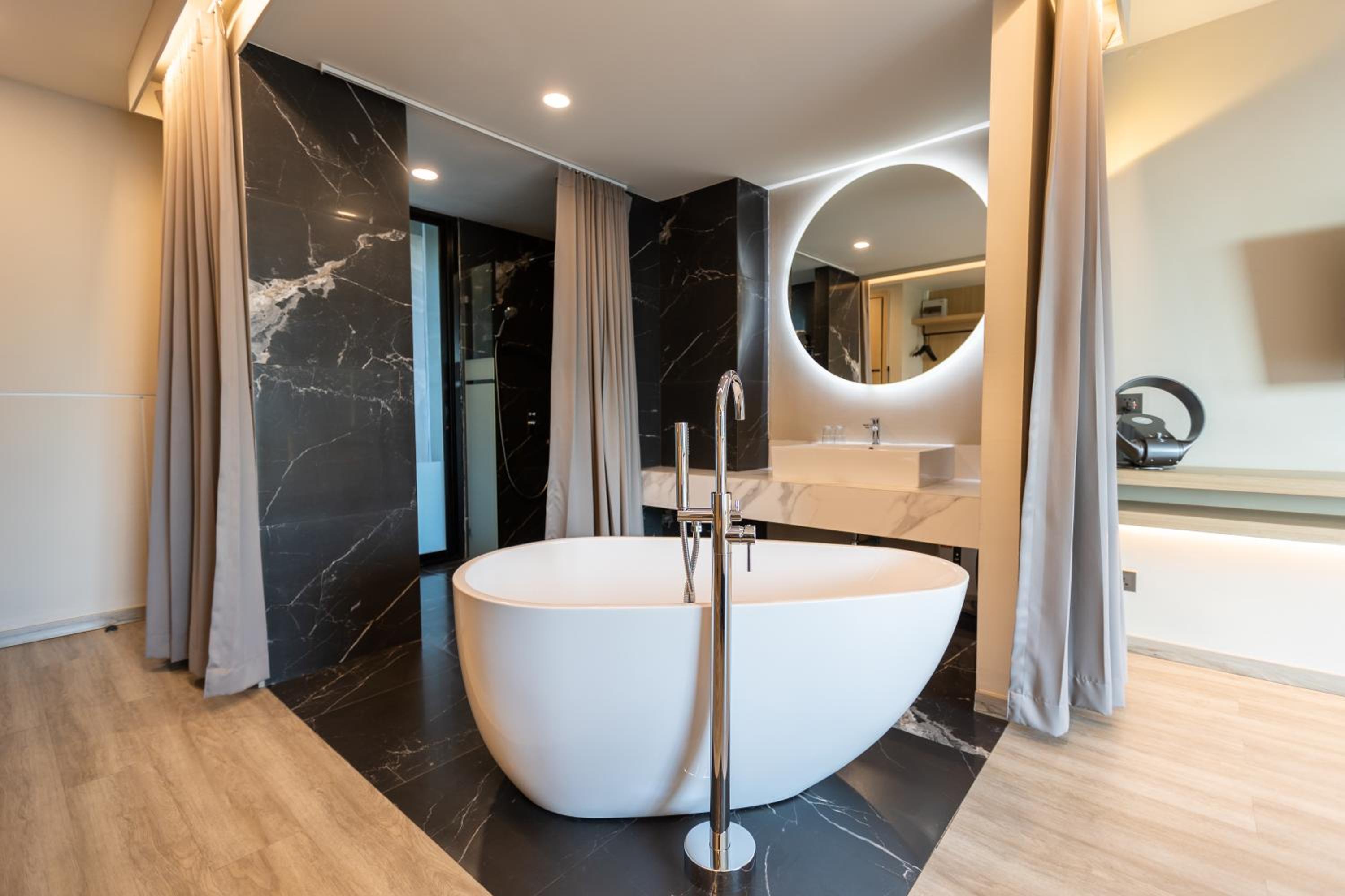 King Suite - Photo 2