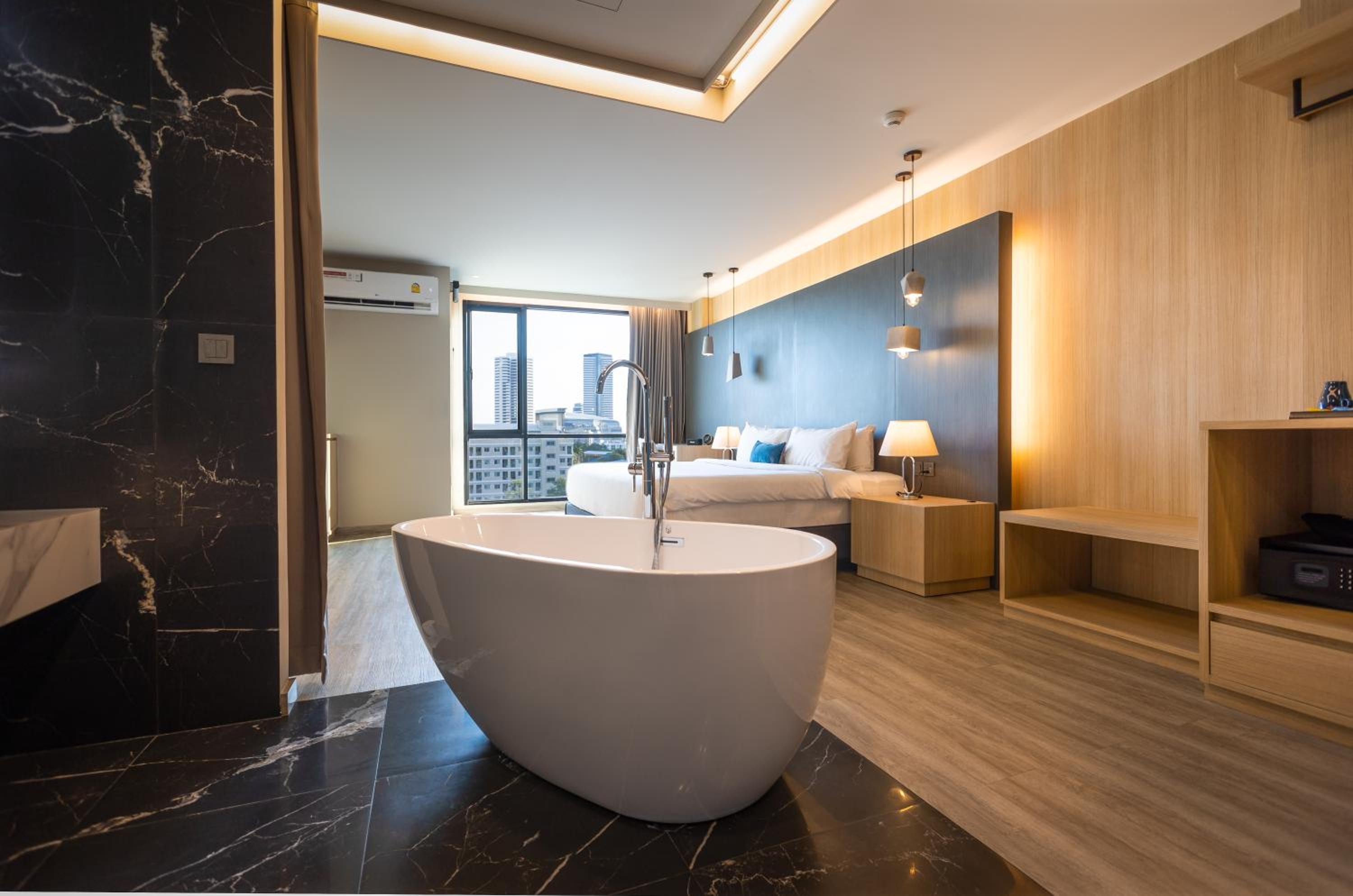 King Suite - Photo 1