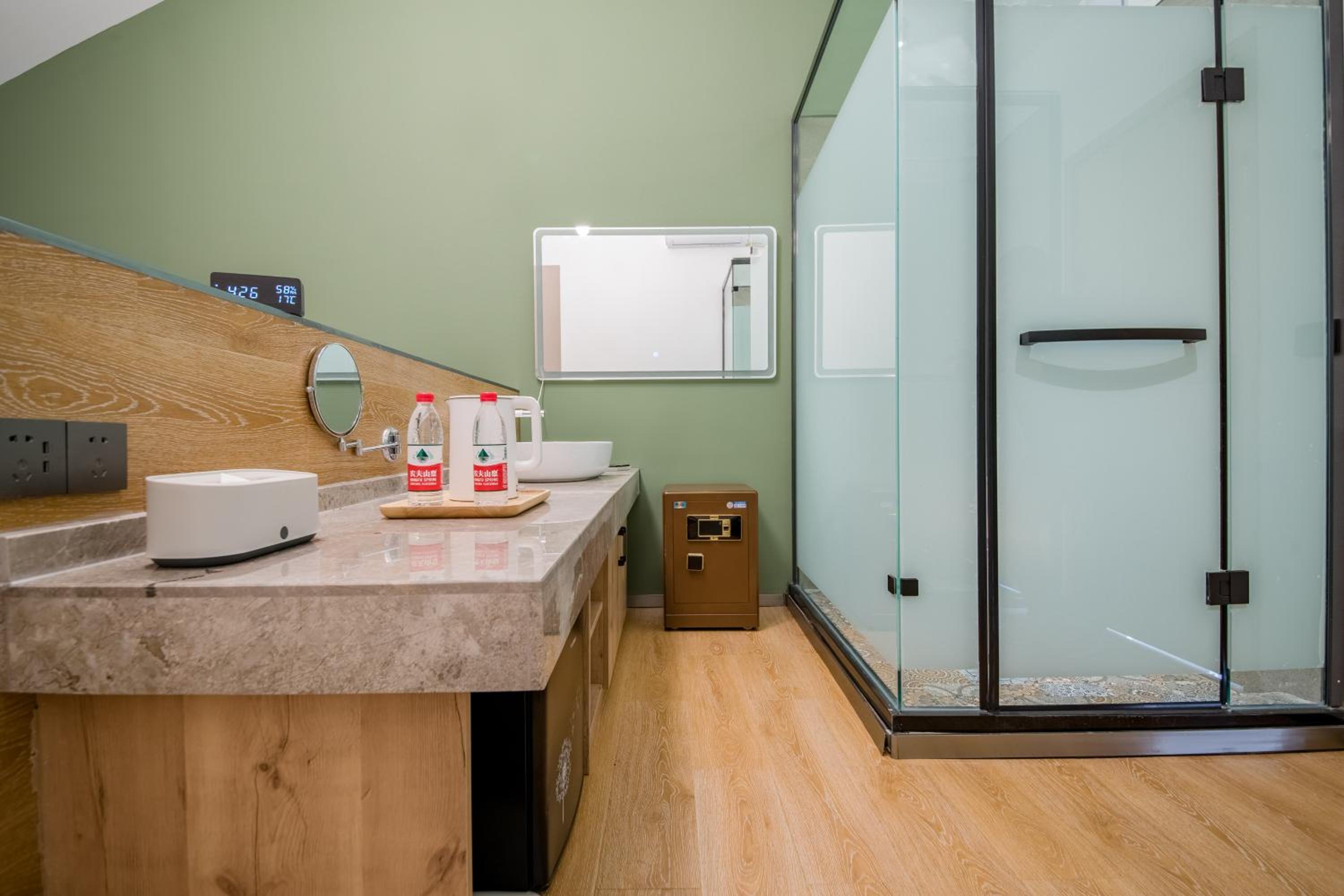M65 Superior King Room (24-hour pick-up and drop-off service） photo 3