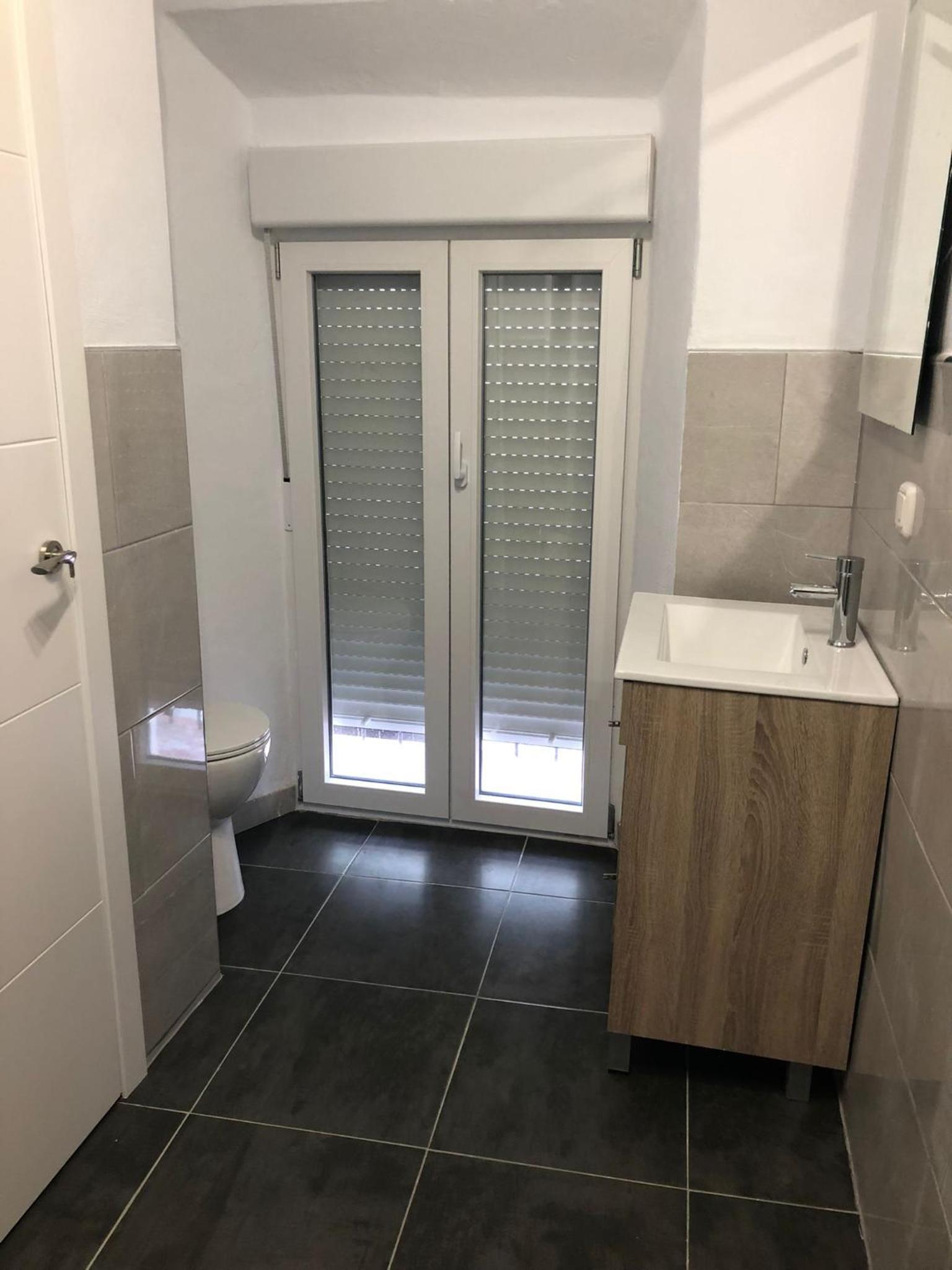 Twin Room with Private Bathroom photo 3