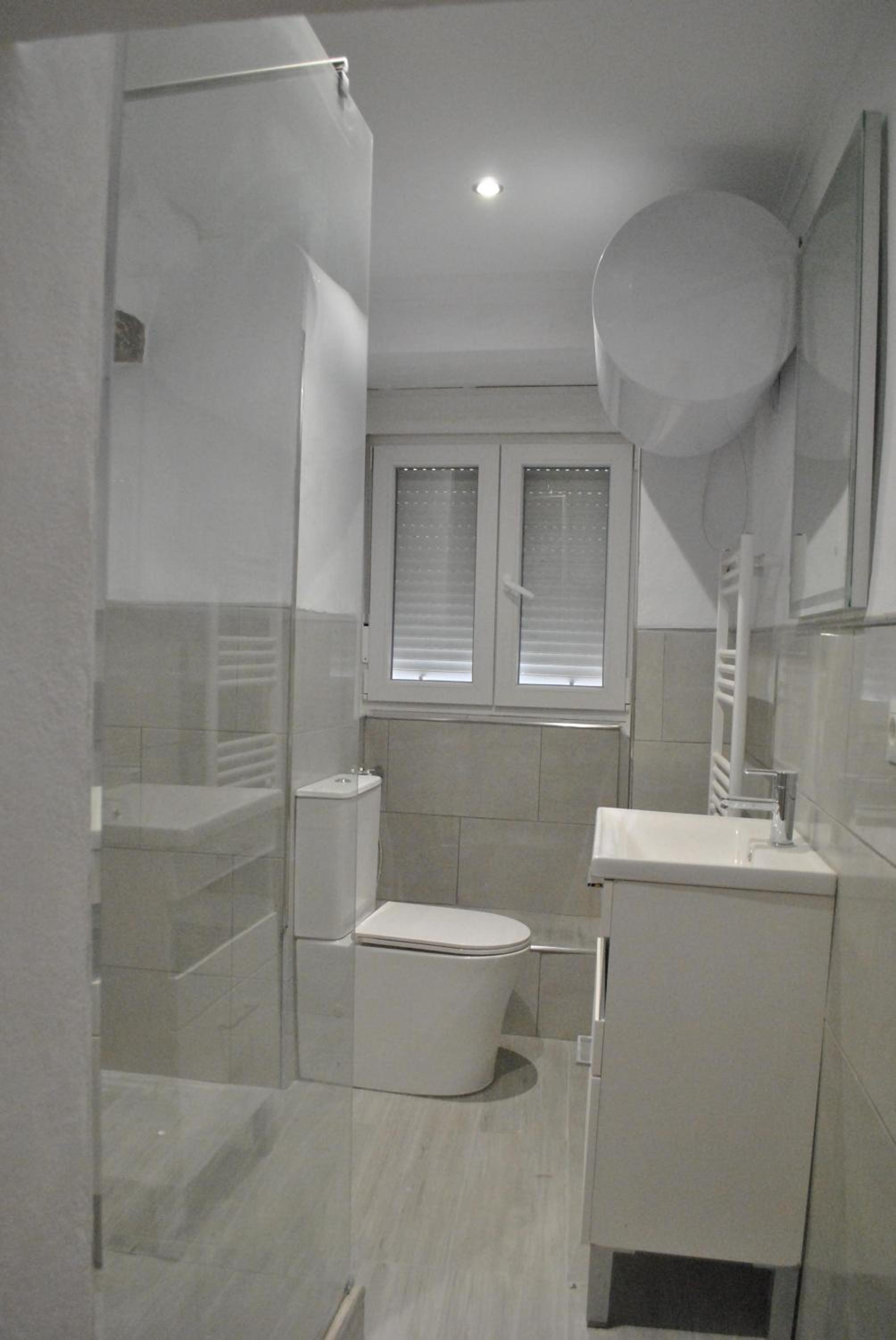 Double Room with Private Bathroom - Photo 3