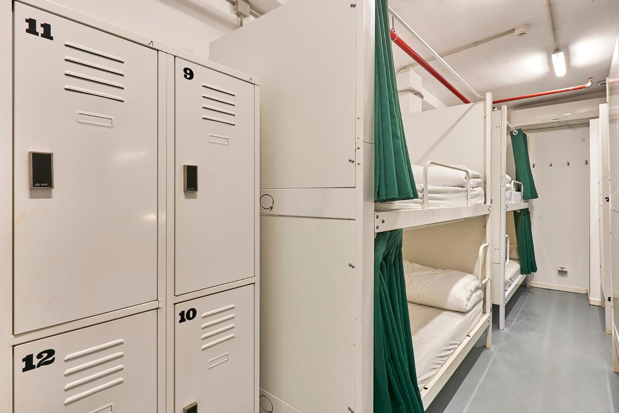 Bed in 11-Bed Mixed Dormitory Room photo 3