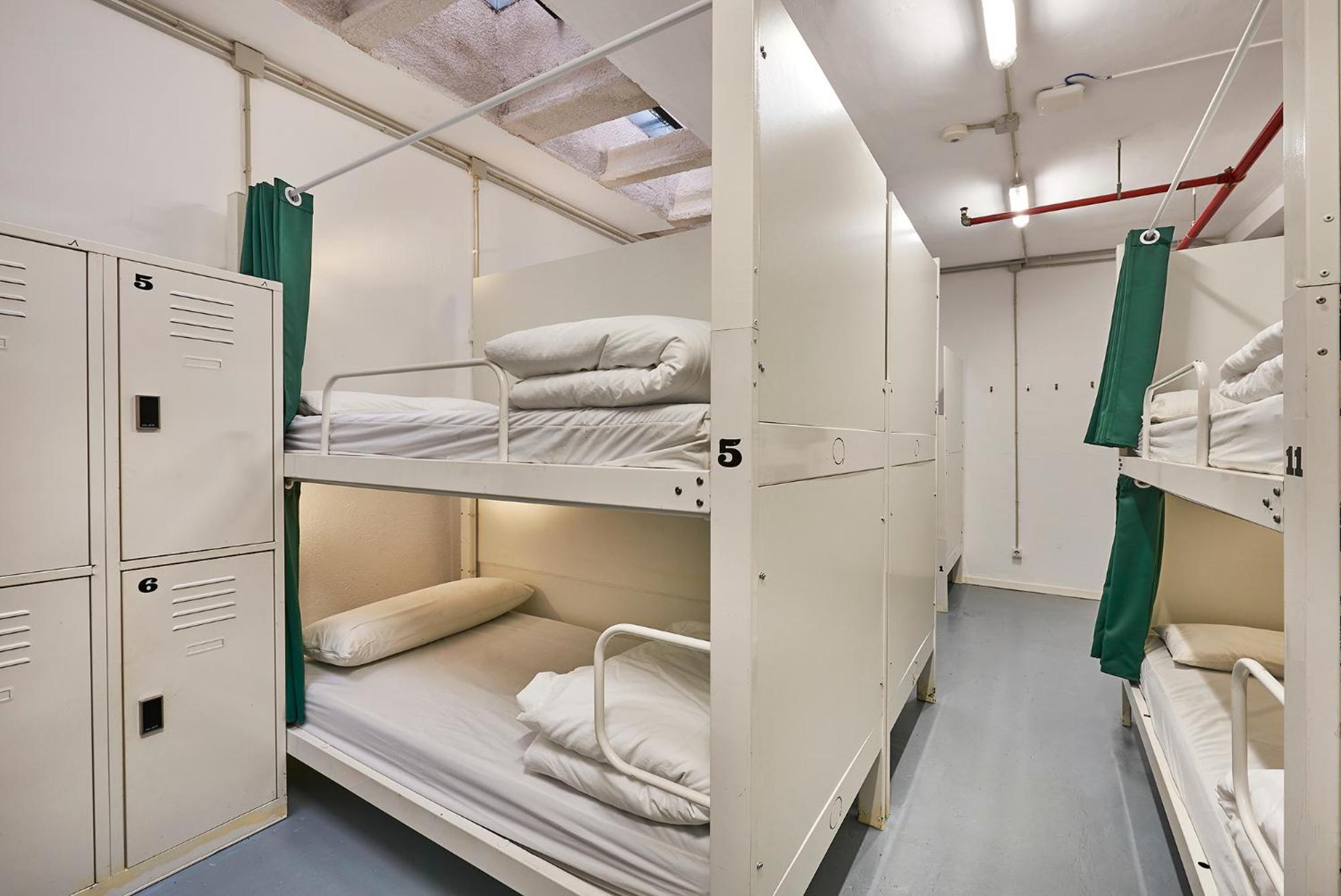 Bed in 11-Bed Mixed Dormitory Room photo 2