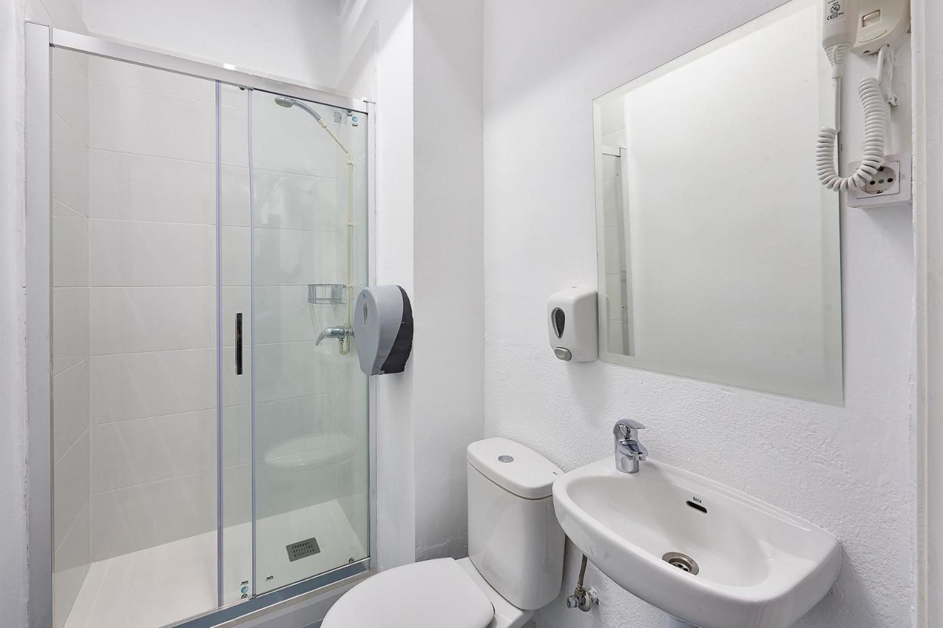 Bed in 6-Bed Mixed Dormitory Room photo 3