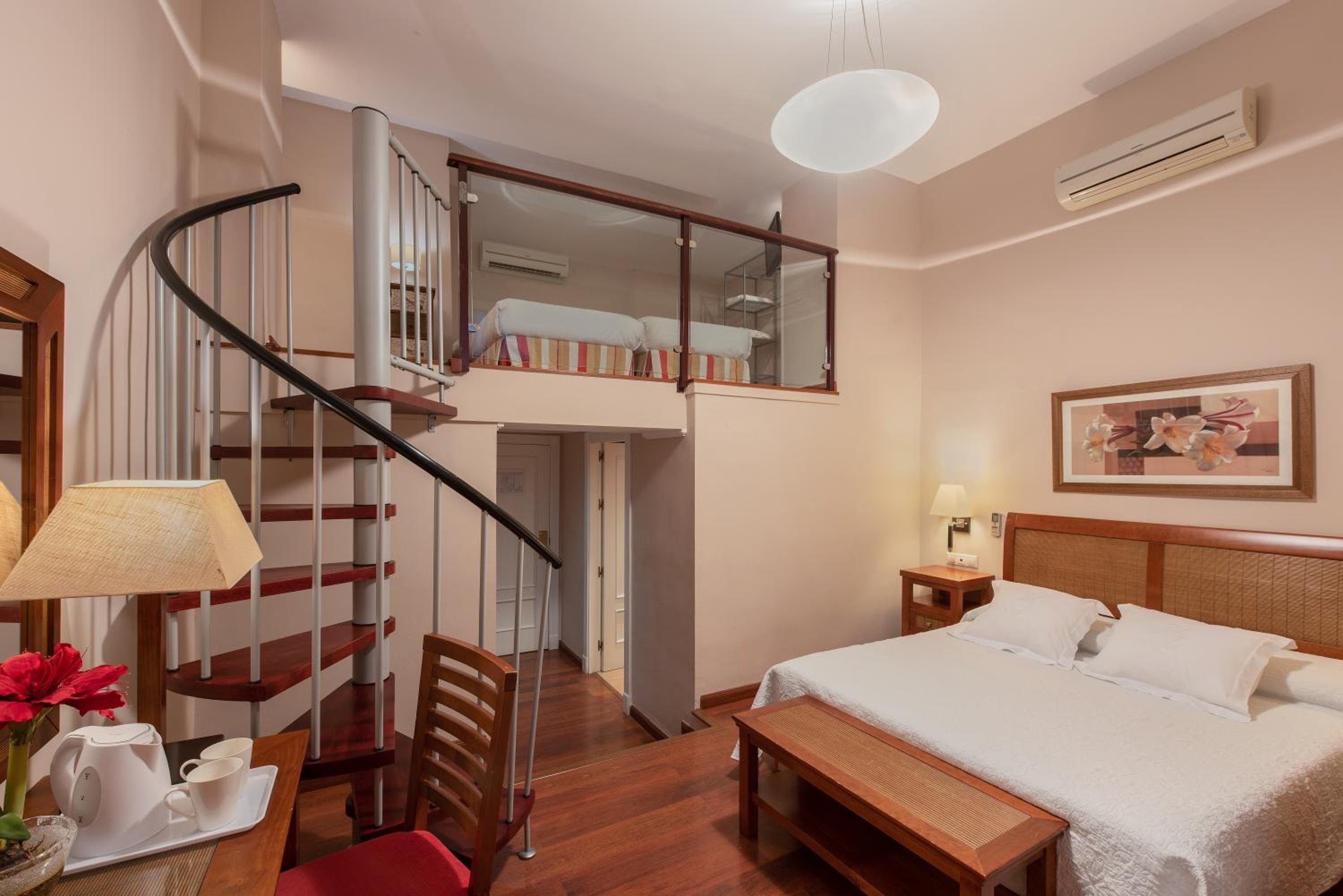 Quadruple Room - Photo 1