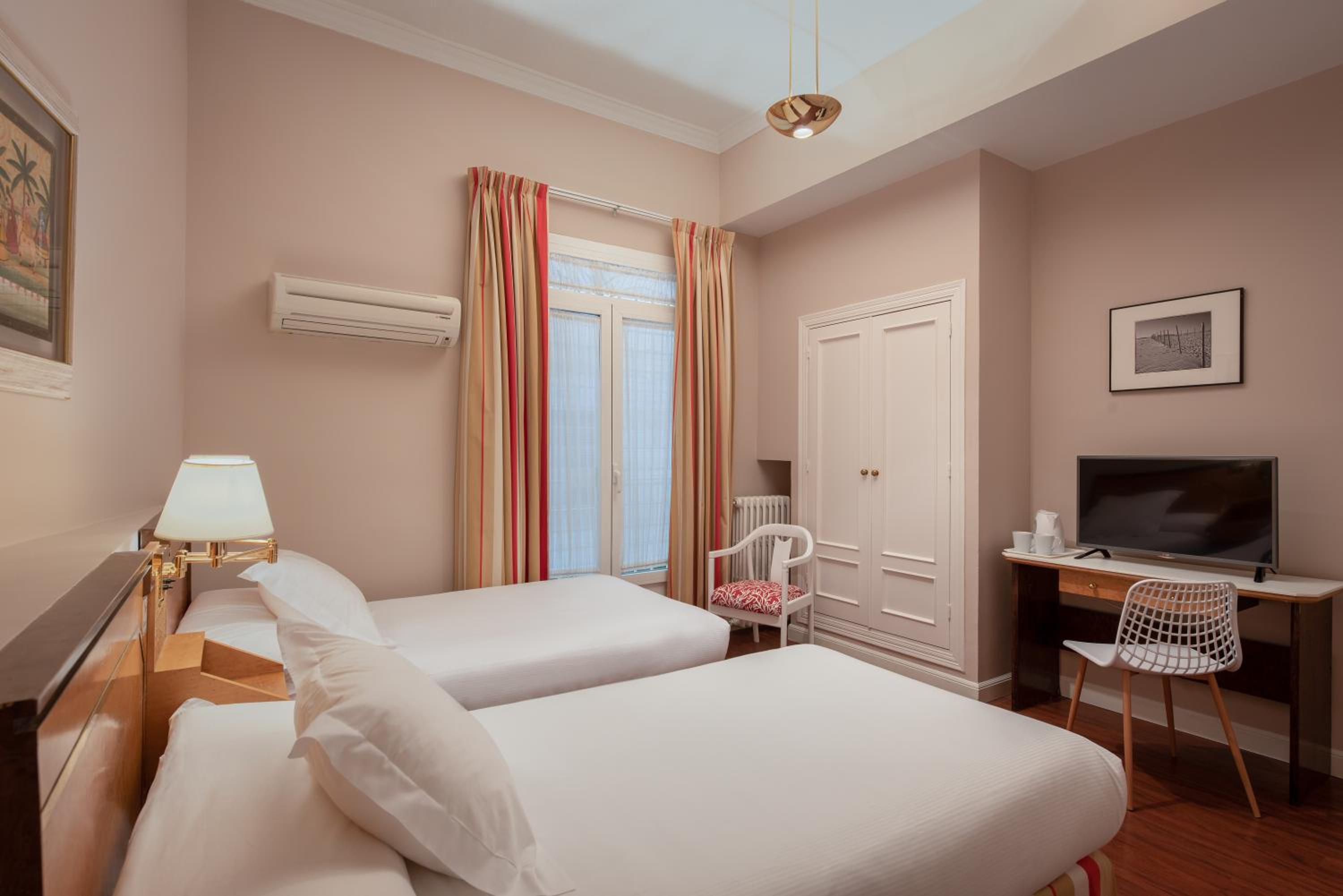Twin Room - Photo 1