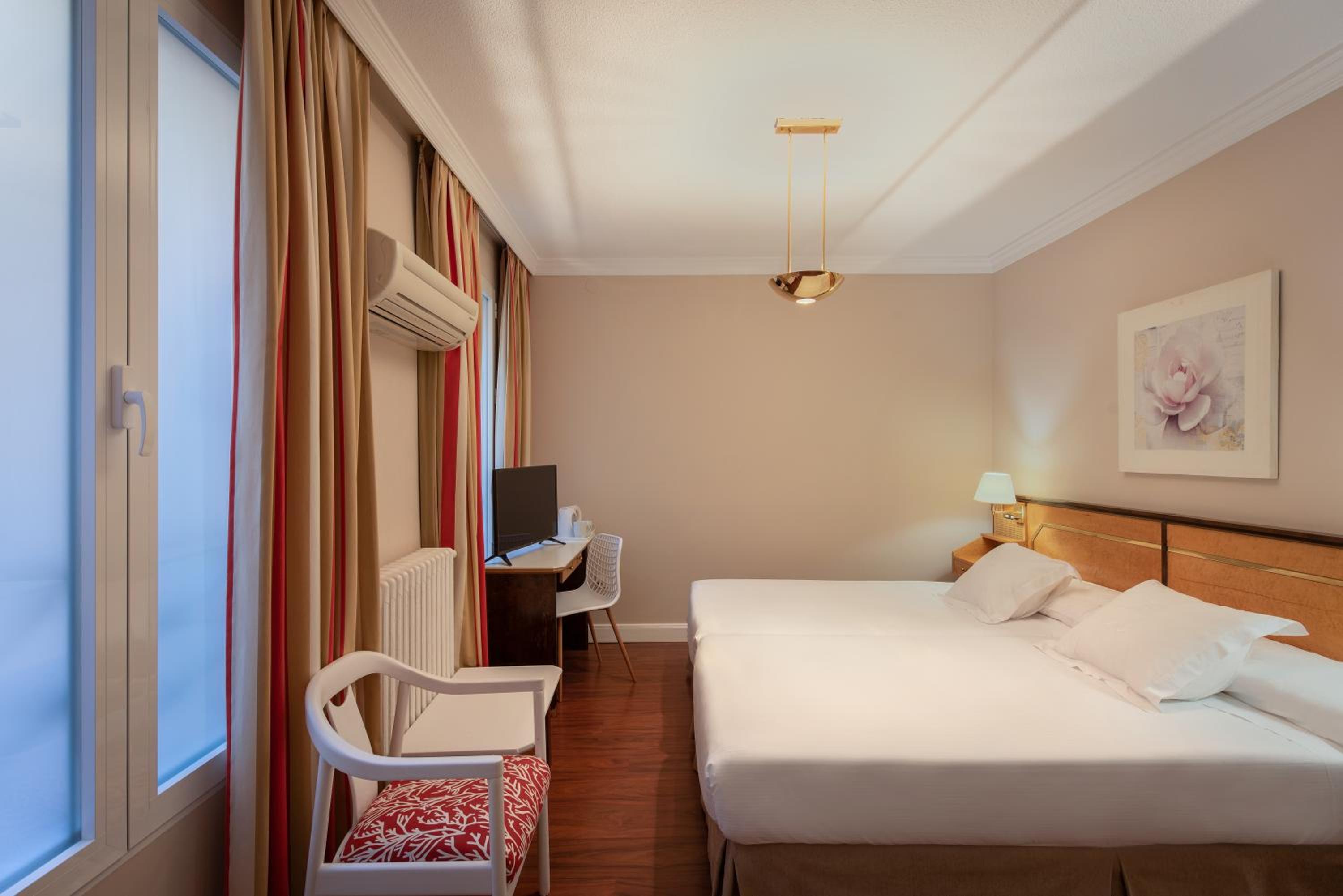 Twin Room - Photo 6