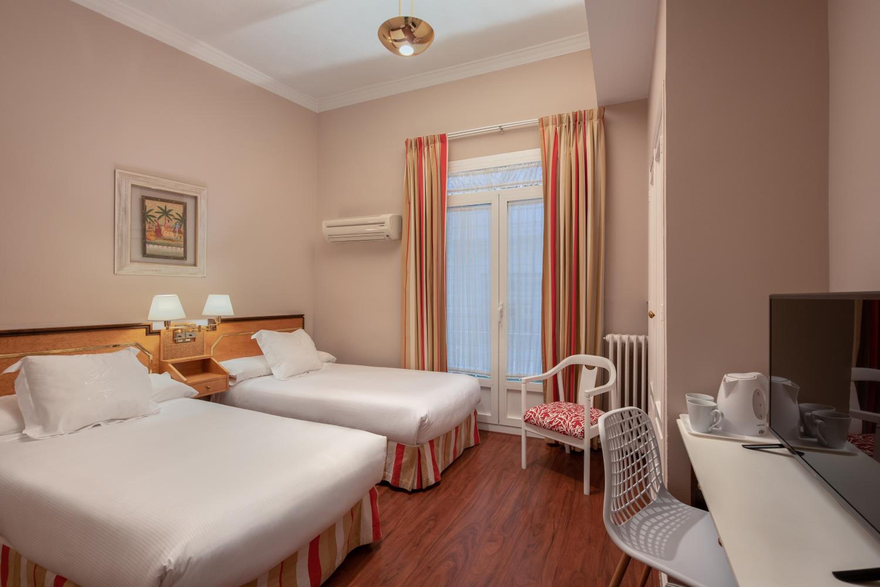 Twin Room - Photo 9