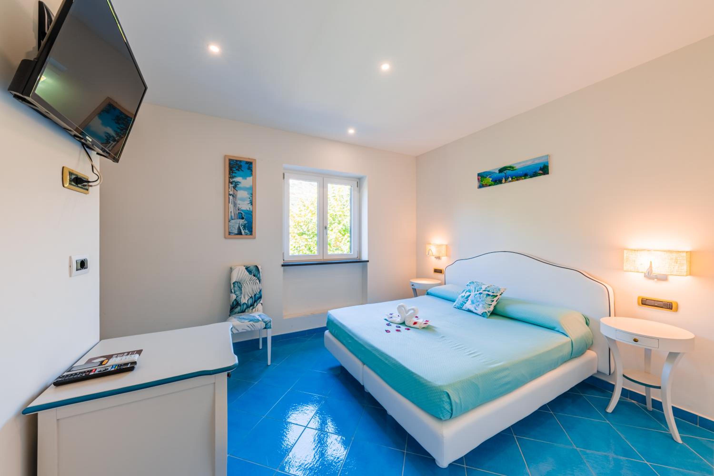 Deluxe Quadruple Room - Photo 8