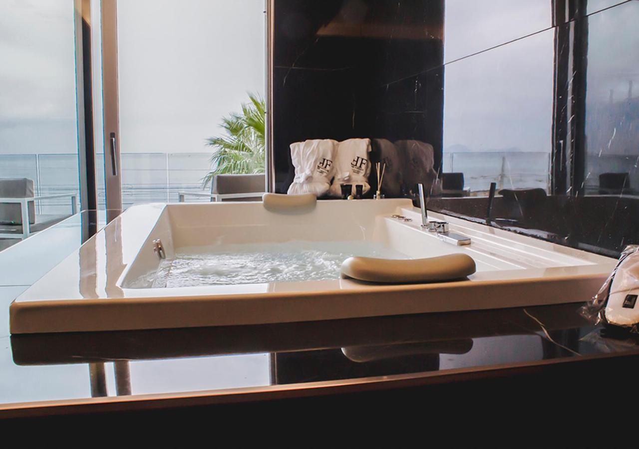 King Suite with Spa Bath and Sea View - Photo 16