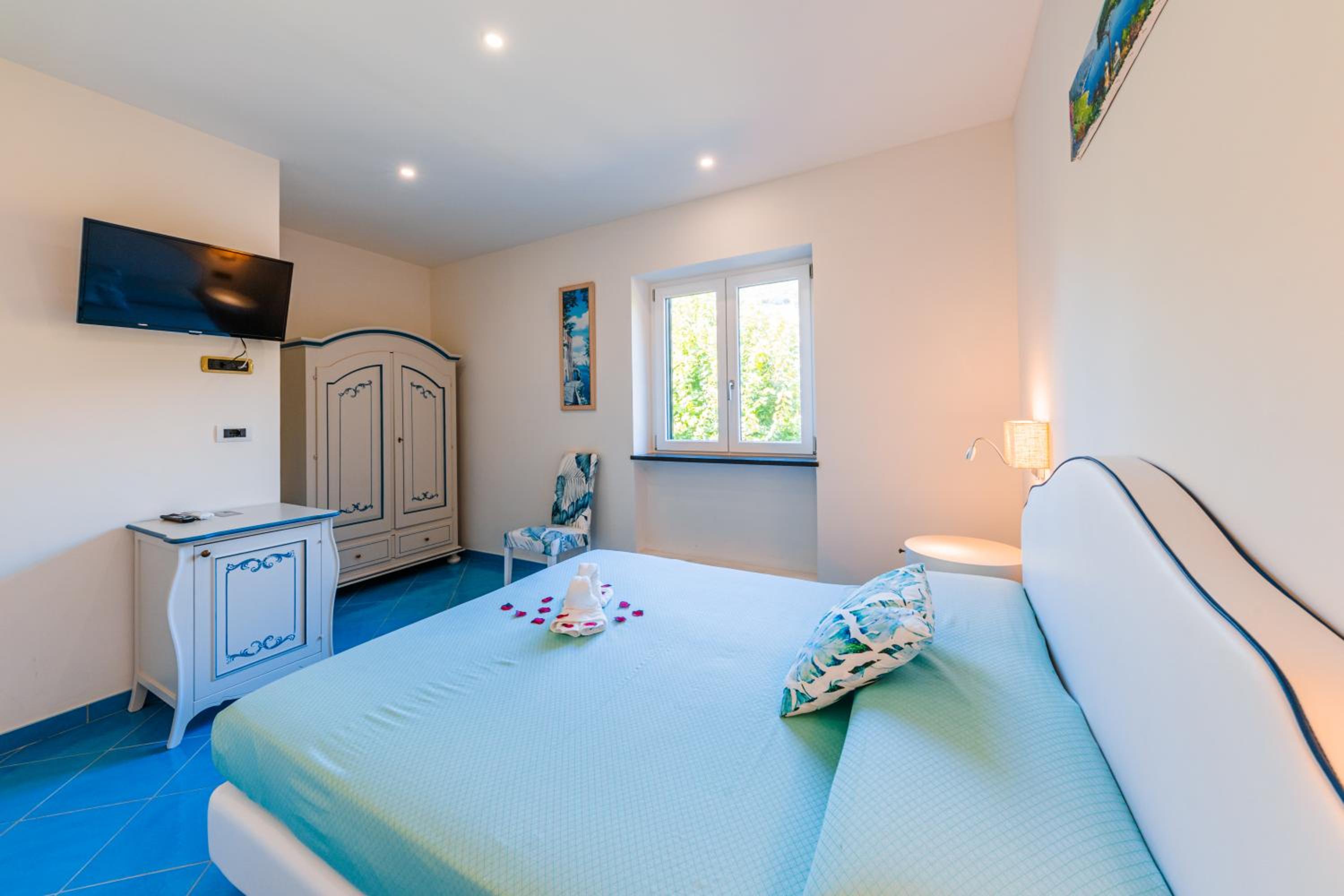 Deluxe Quadruple Room - Photo 7