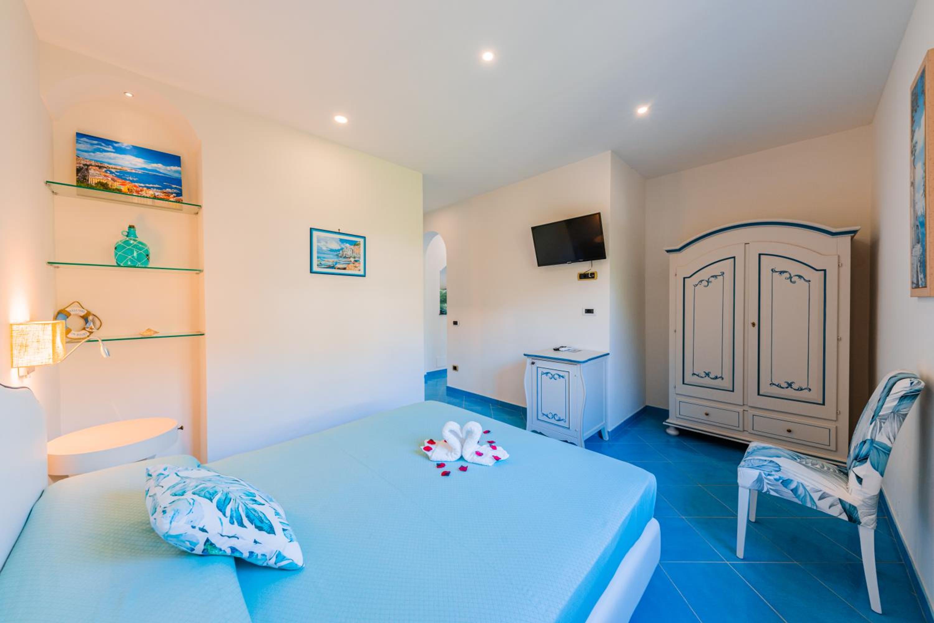 Deluxe Quadruple Room - Photo 6