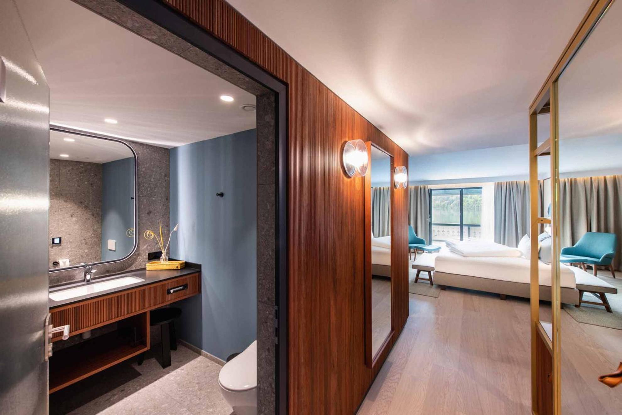 Deluxe Junior Suite photo 3