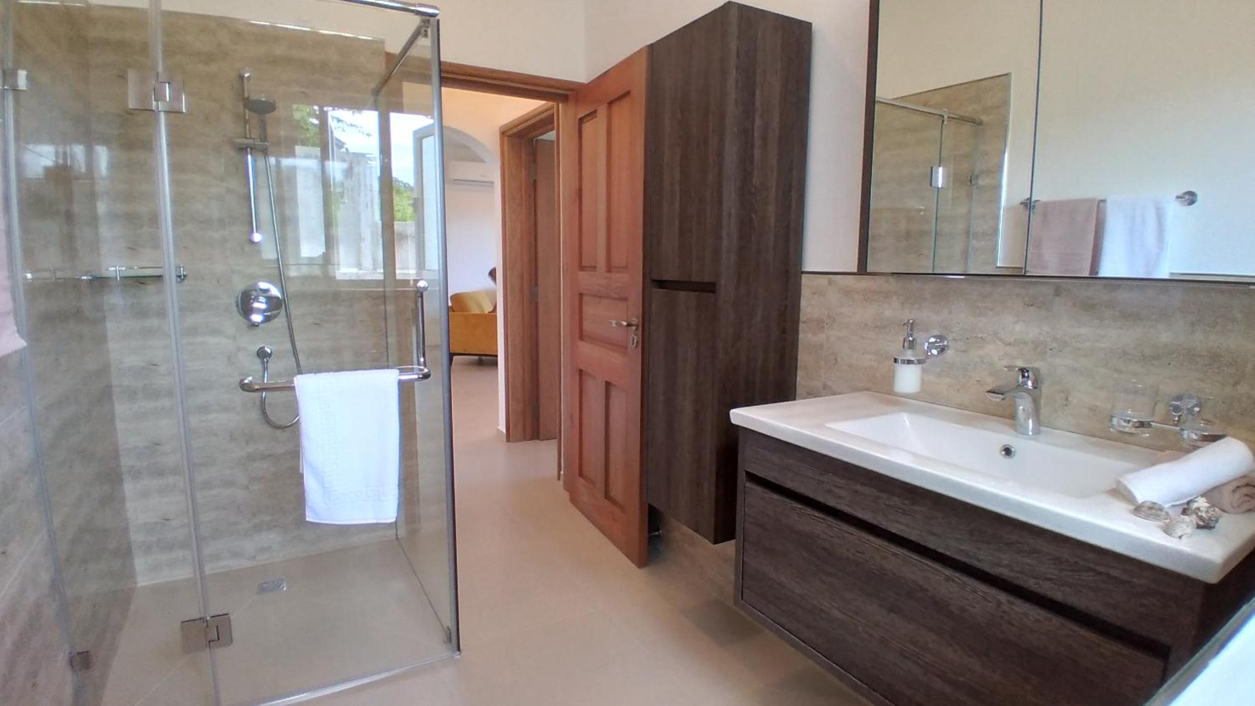 Villa photo 2