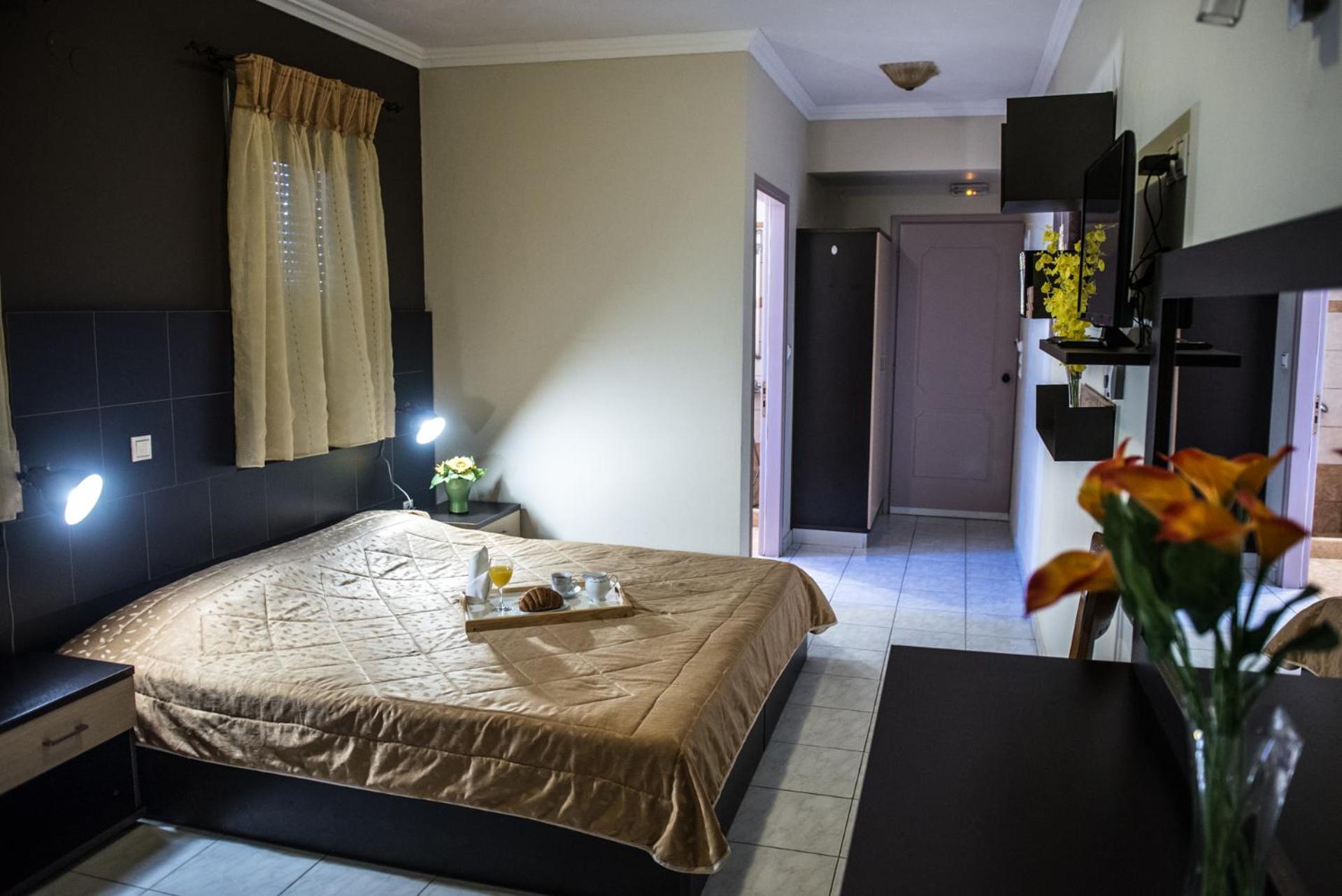 Deluxe Double Room with Balcony photo 3