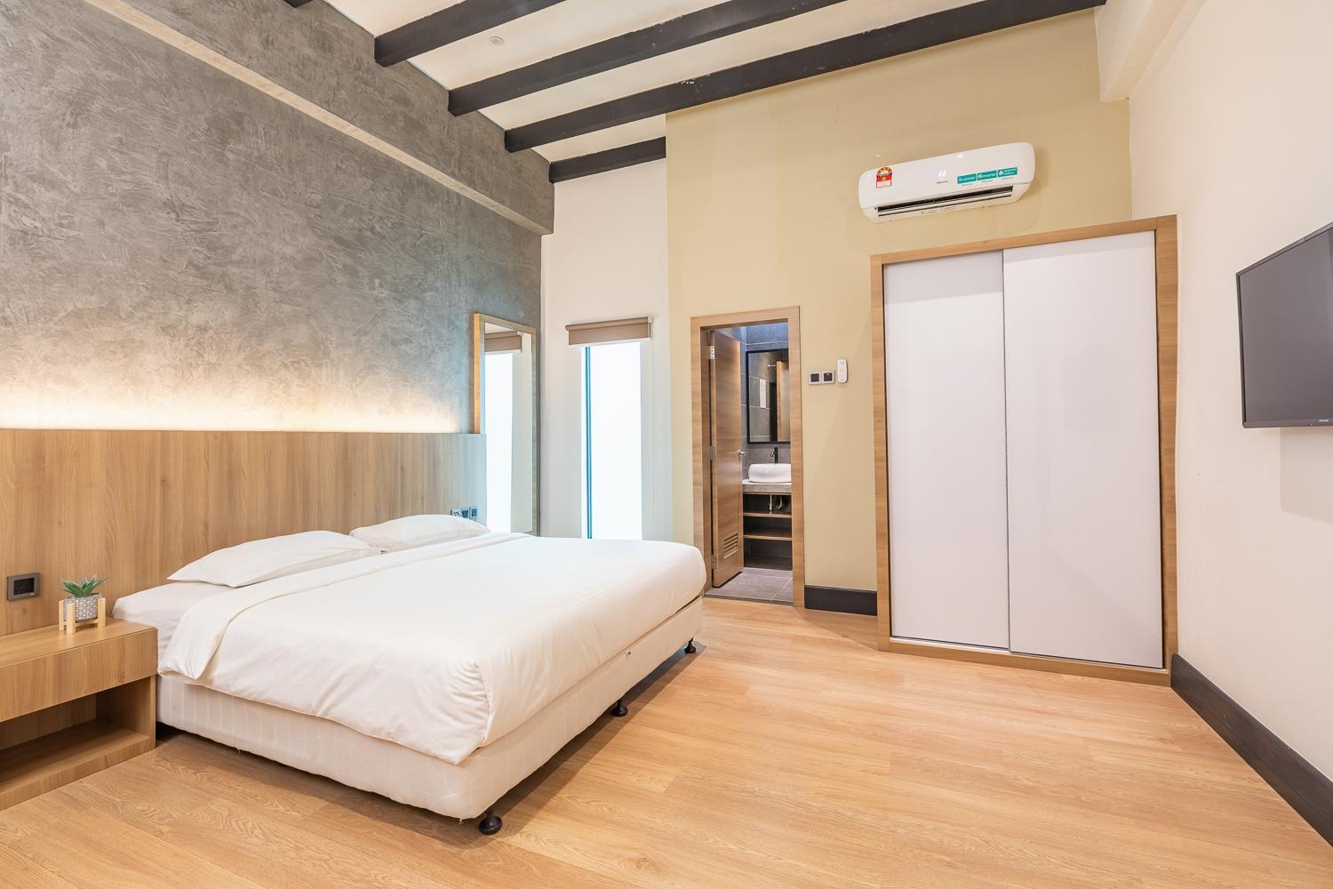 Deluxe Room - Photo 1