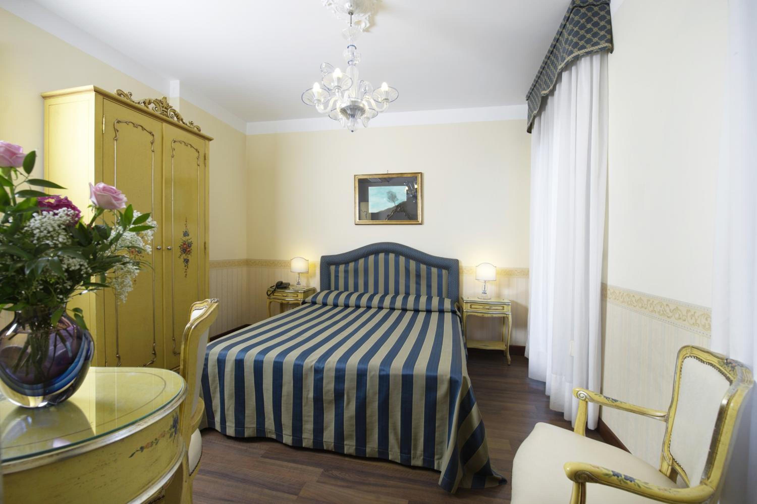 Double Room - Photo 3