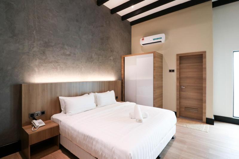 Deluxe Room - Photo 2
